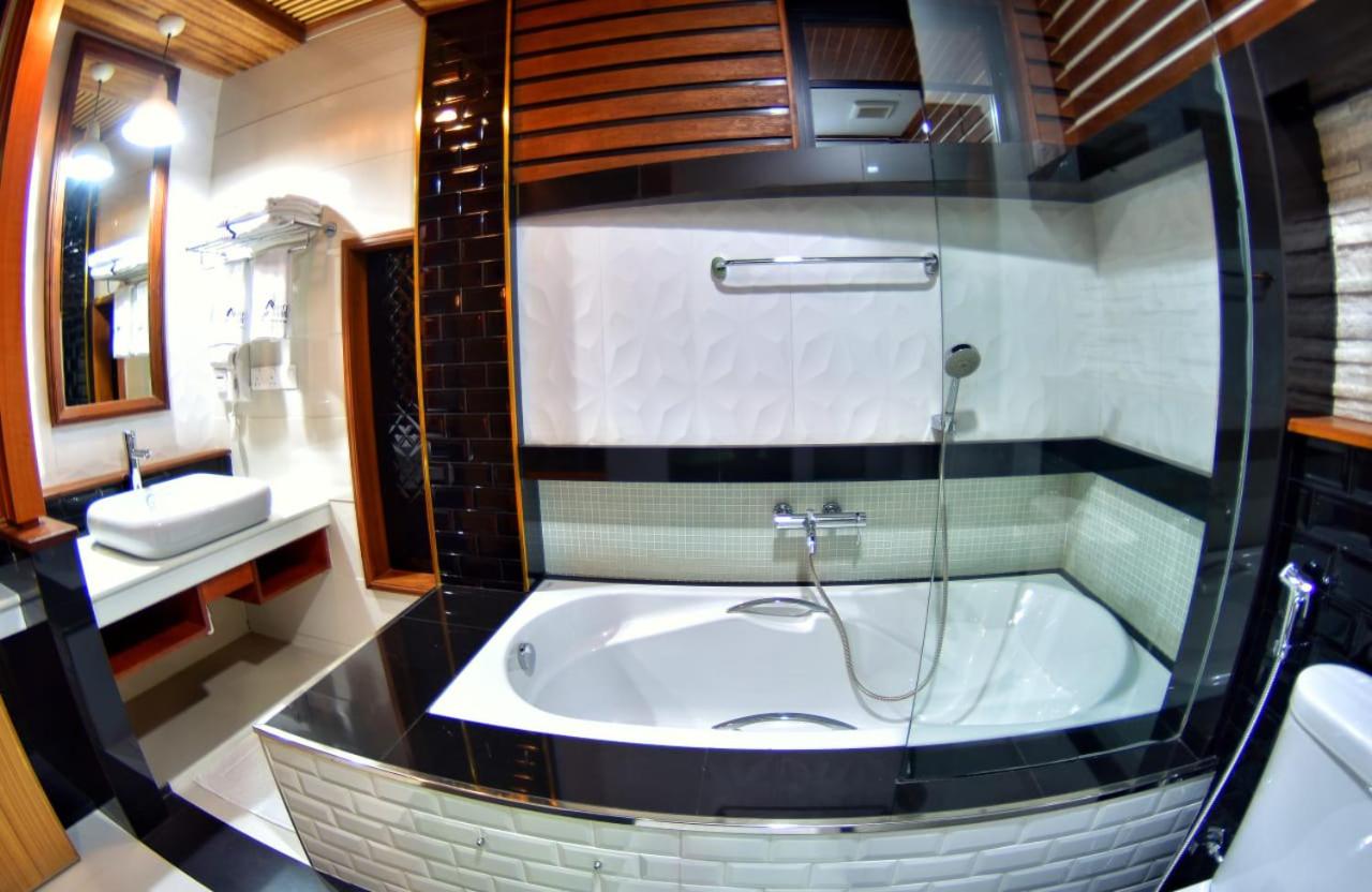 Deluxe King Room photo 3