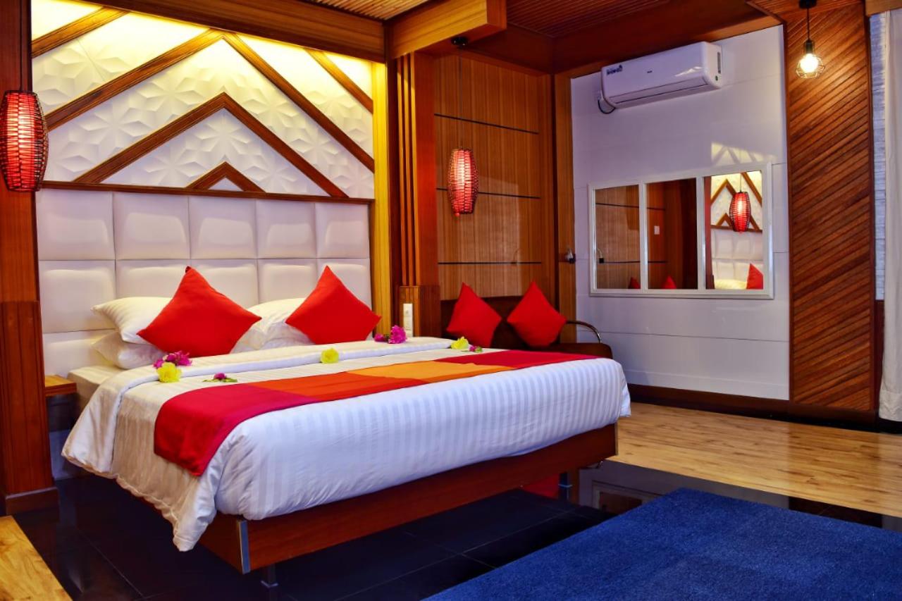 Deluxe King Room photo 2