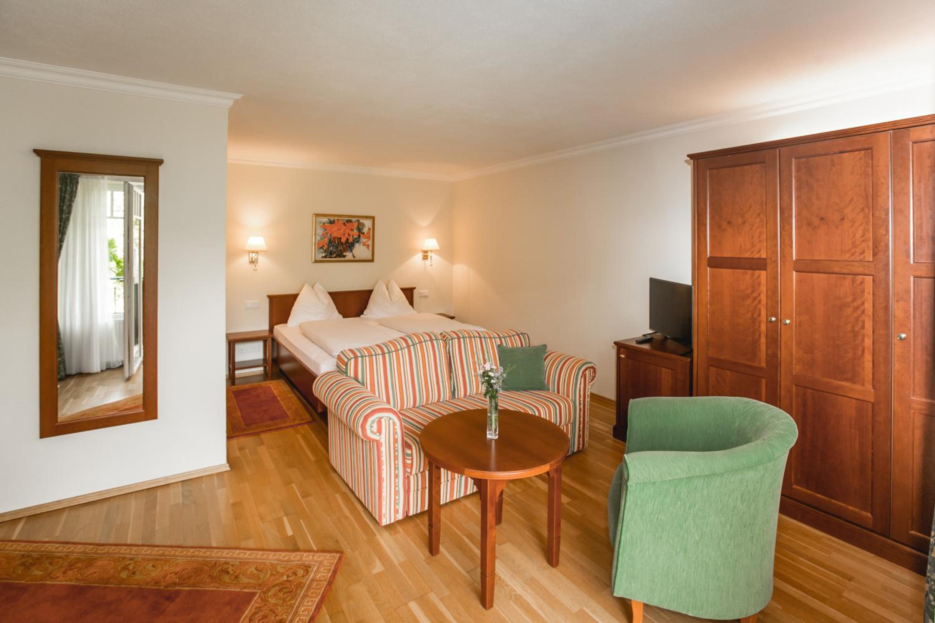 King Room with Two King Beds photo 3