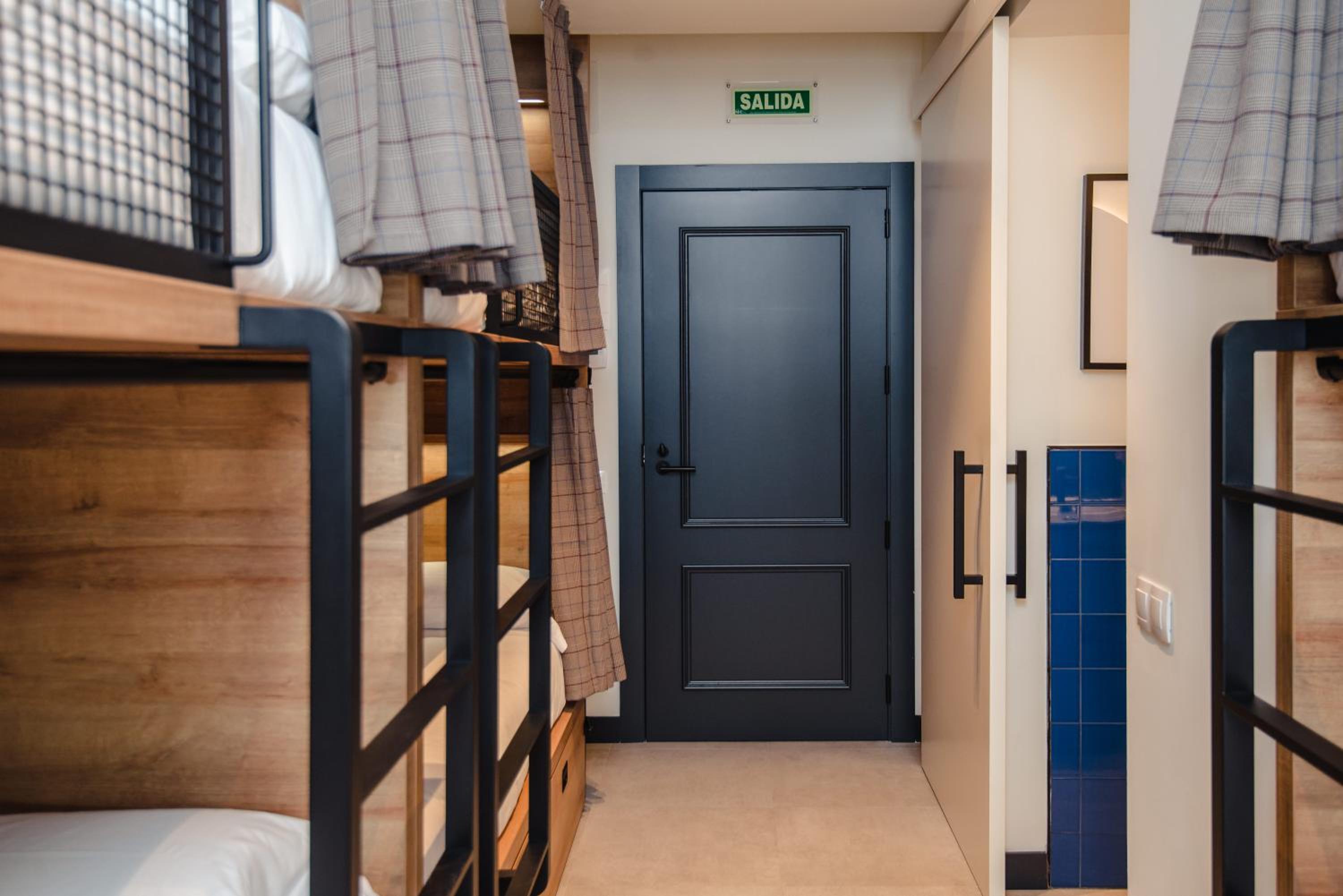 6-Bed Female Dormitory Room photo 2
