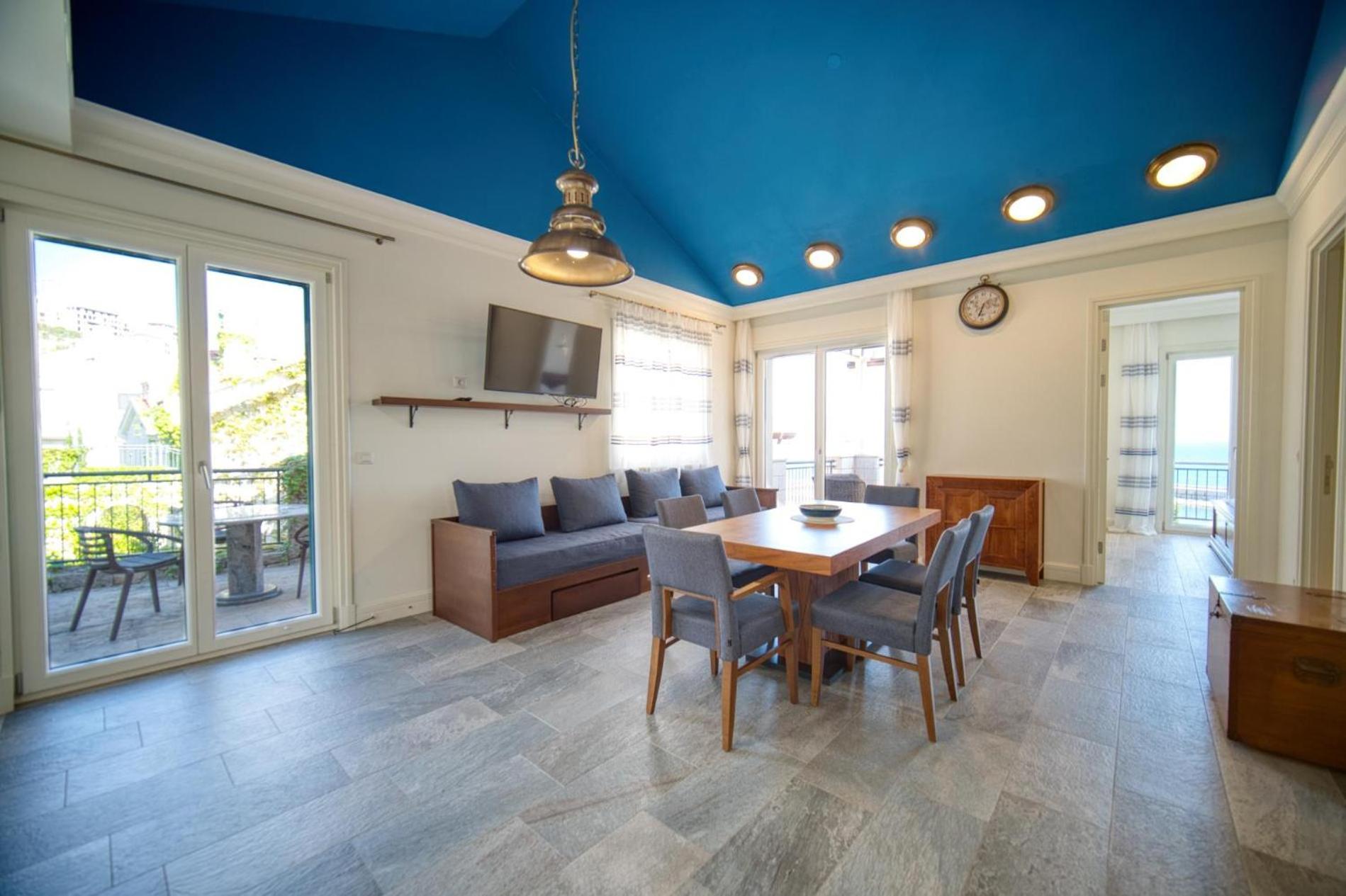 One-Bedroom Apartment with Terrace