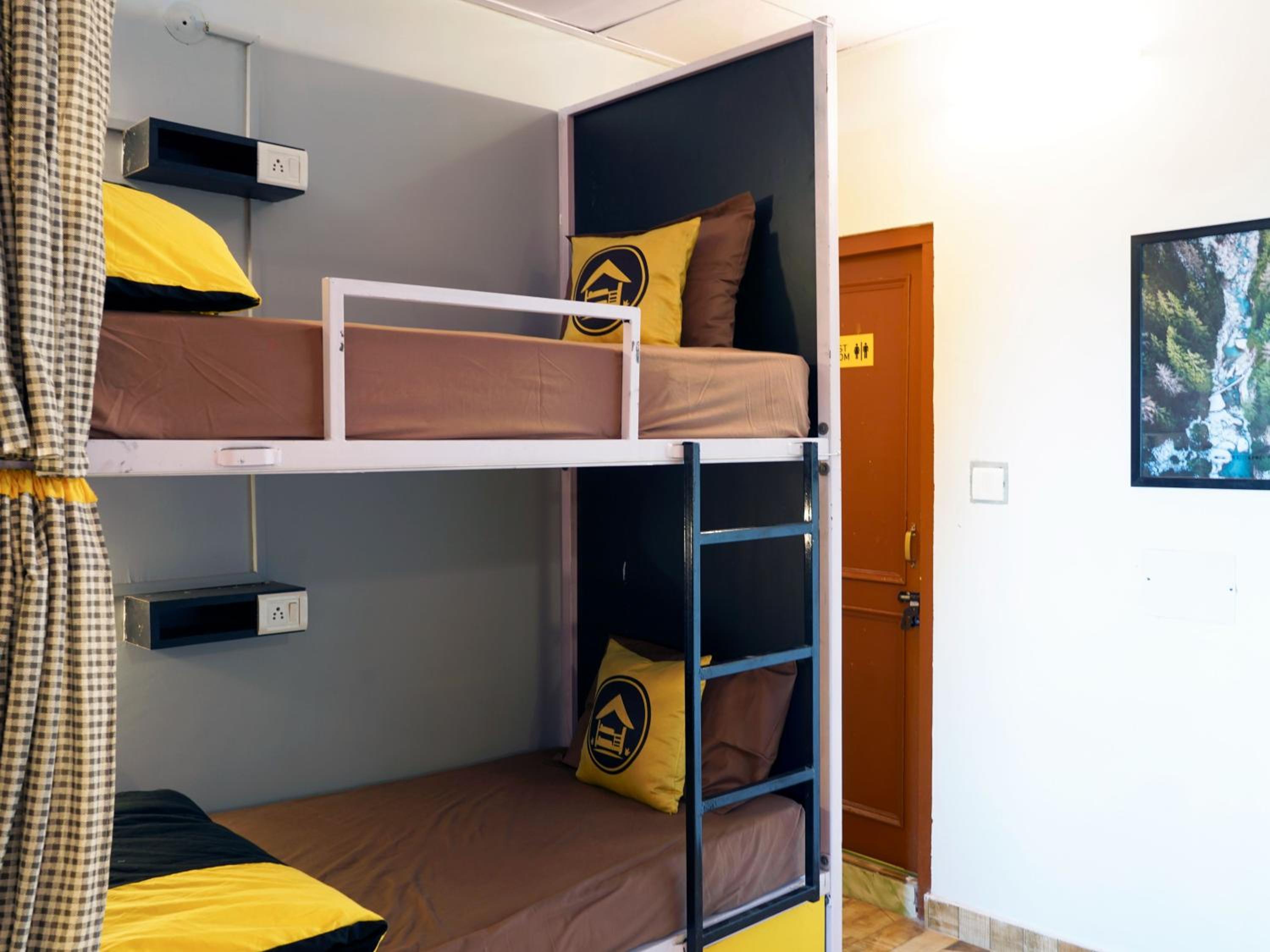 Bed in 4-Bed Mixed Dormitory Room photo 2