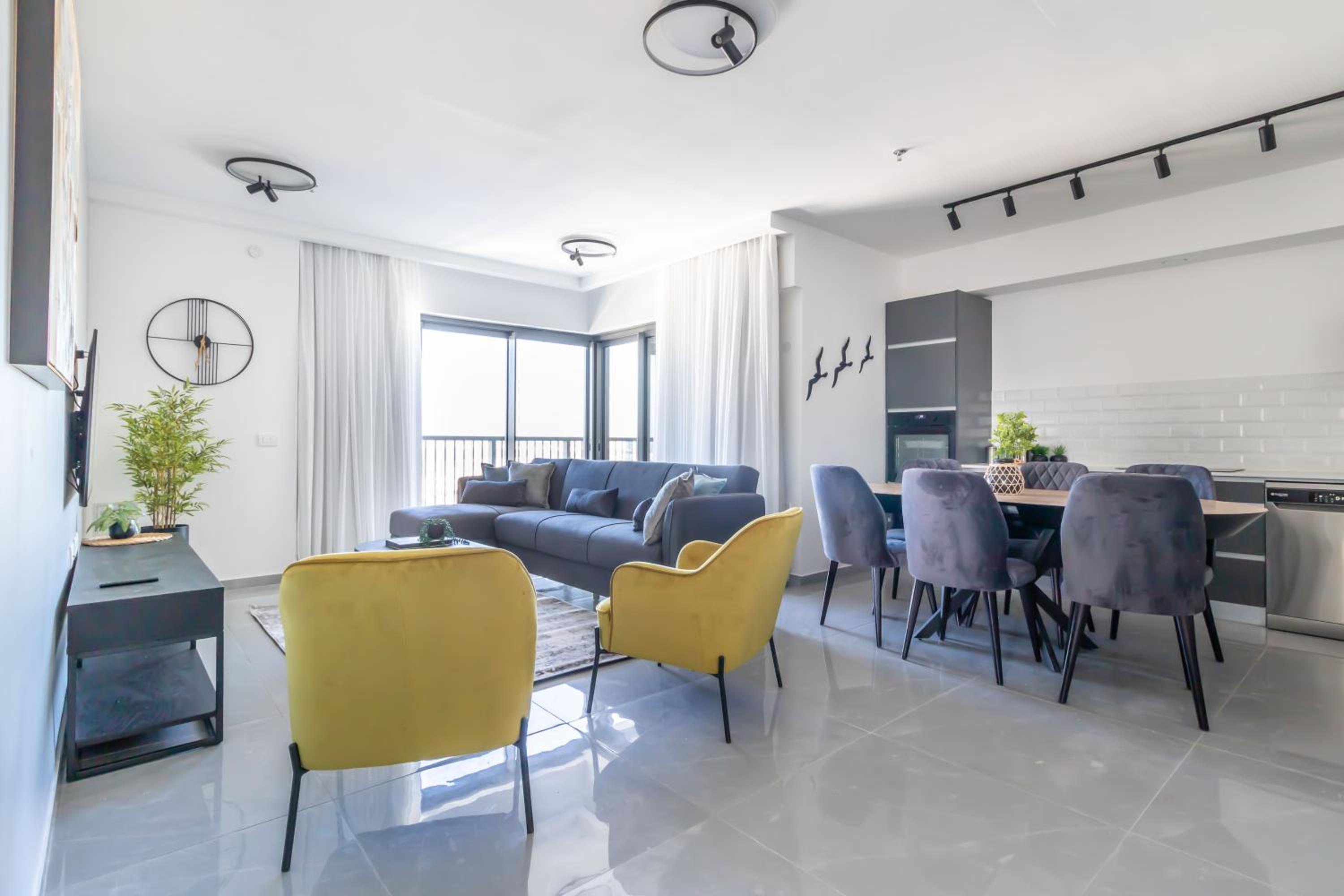 Two-Bedroom Deluxe Apartment + Parking photo 2