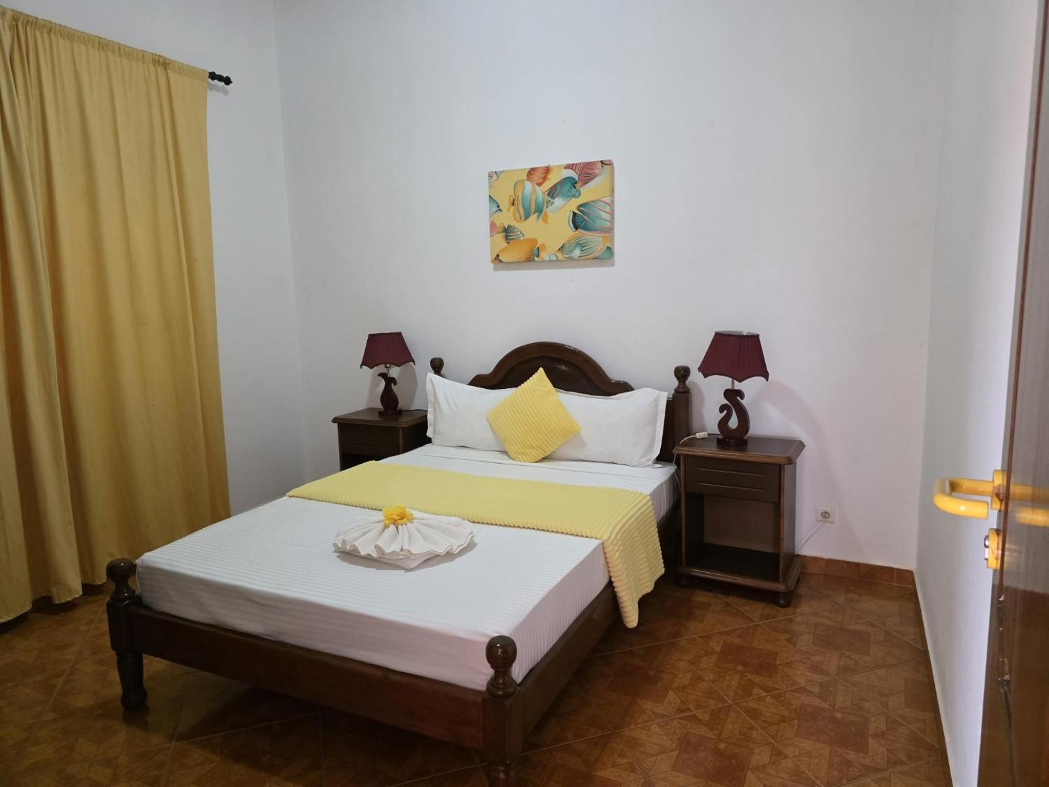 Deluxe Double Room with Side Sea View photo 2
