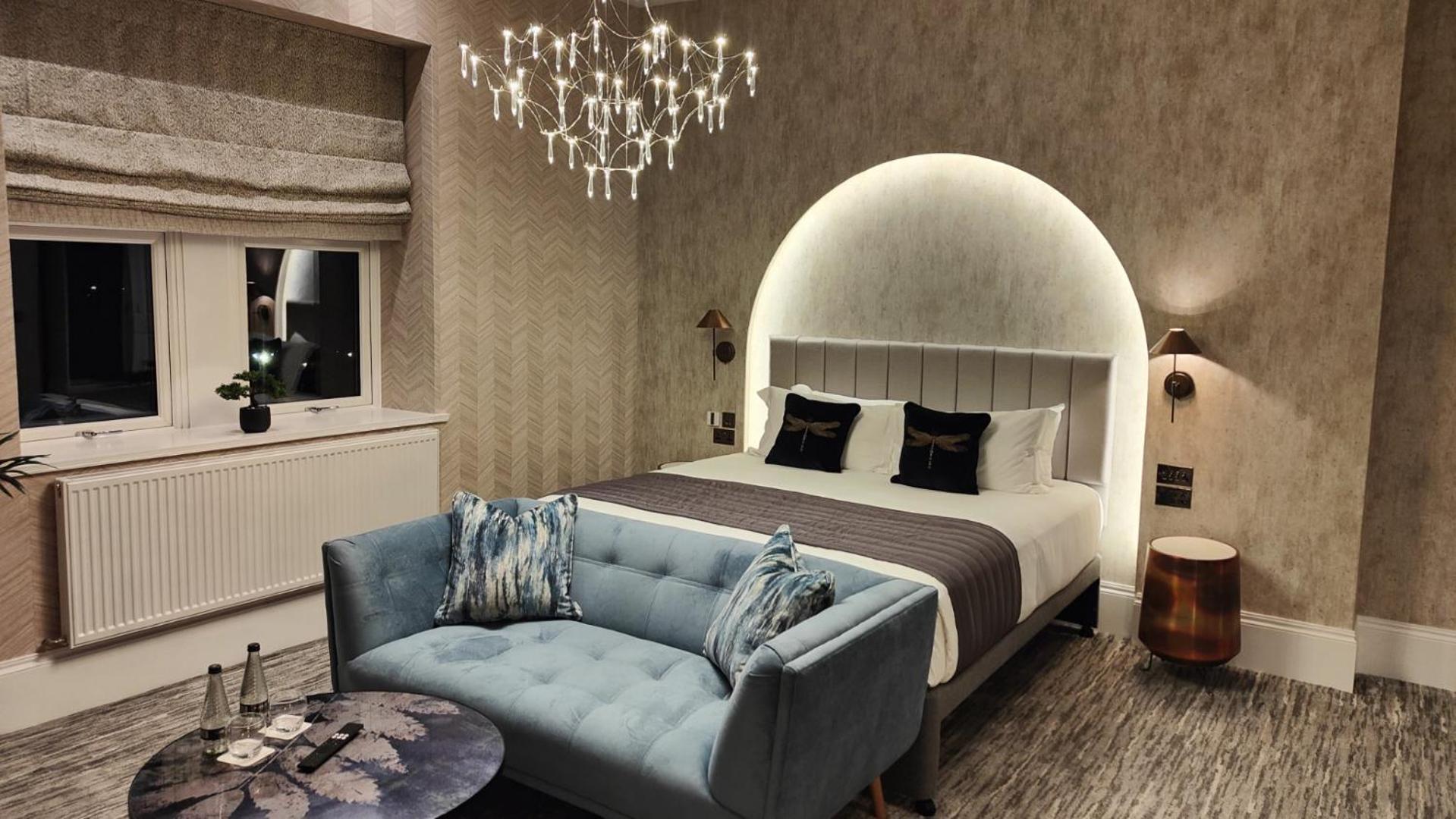 Deluxe King Suite photo 1