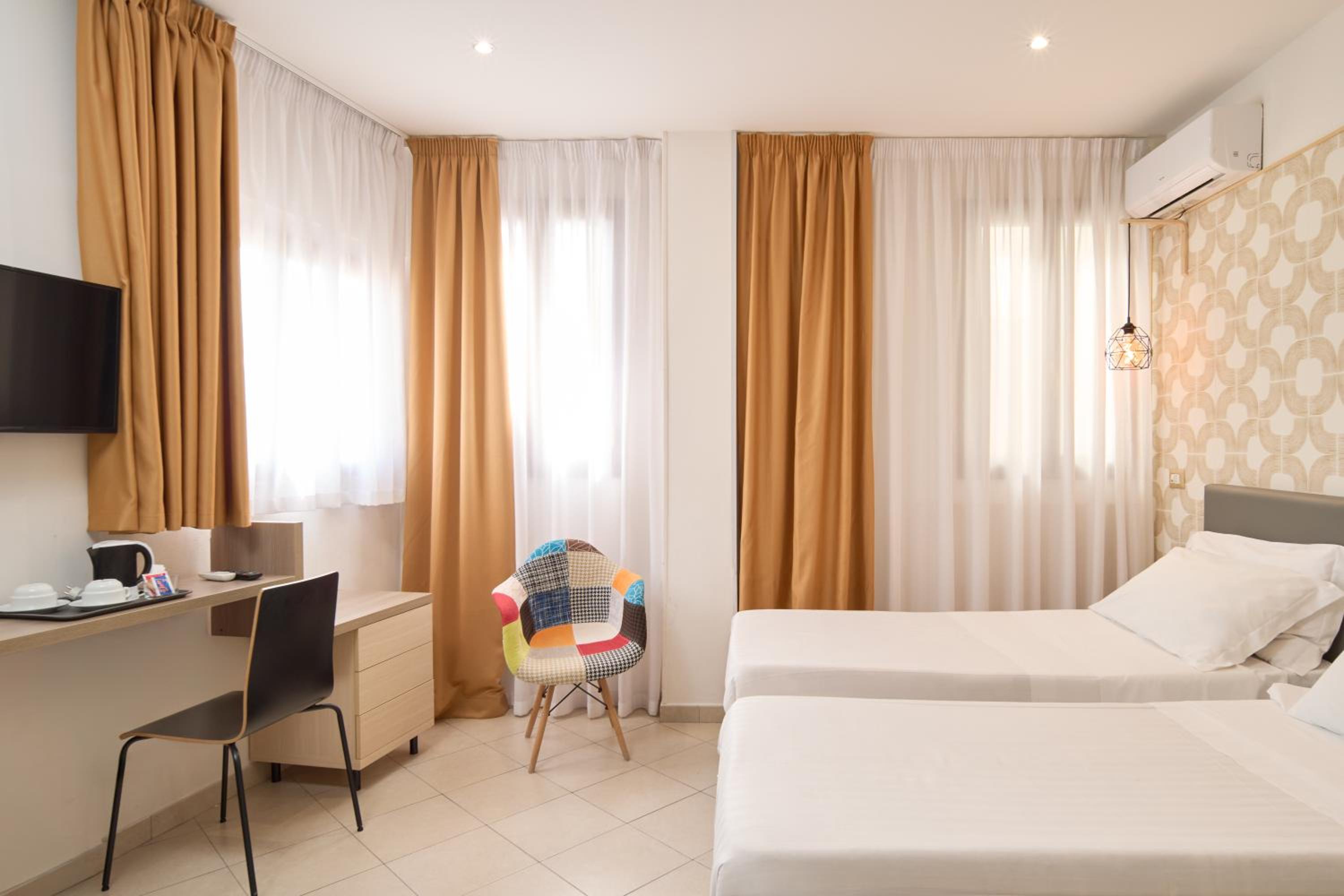 Double Room with Sea View - Photo 4