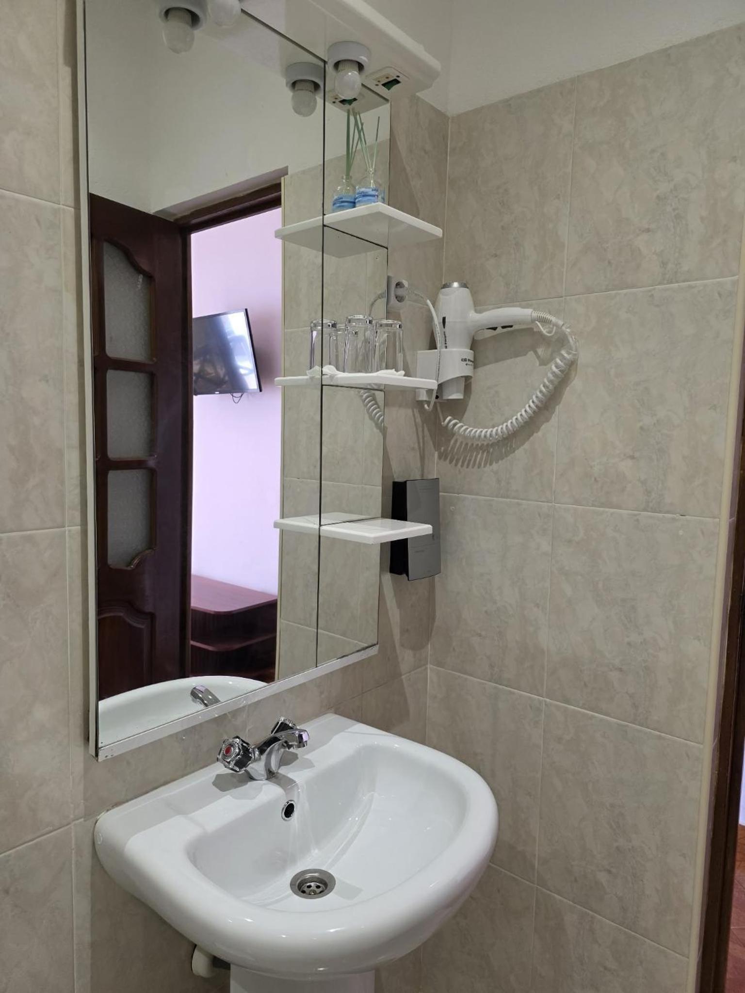 Deluxe Double Room with Side Sea View