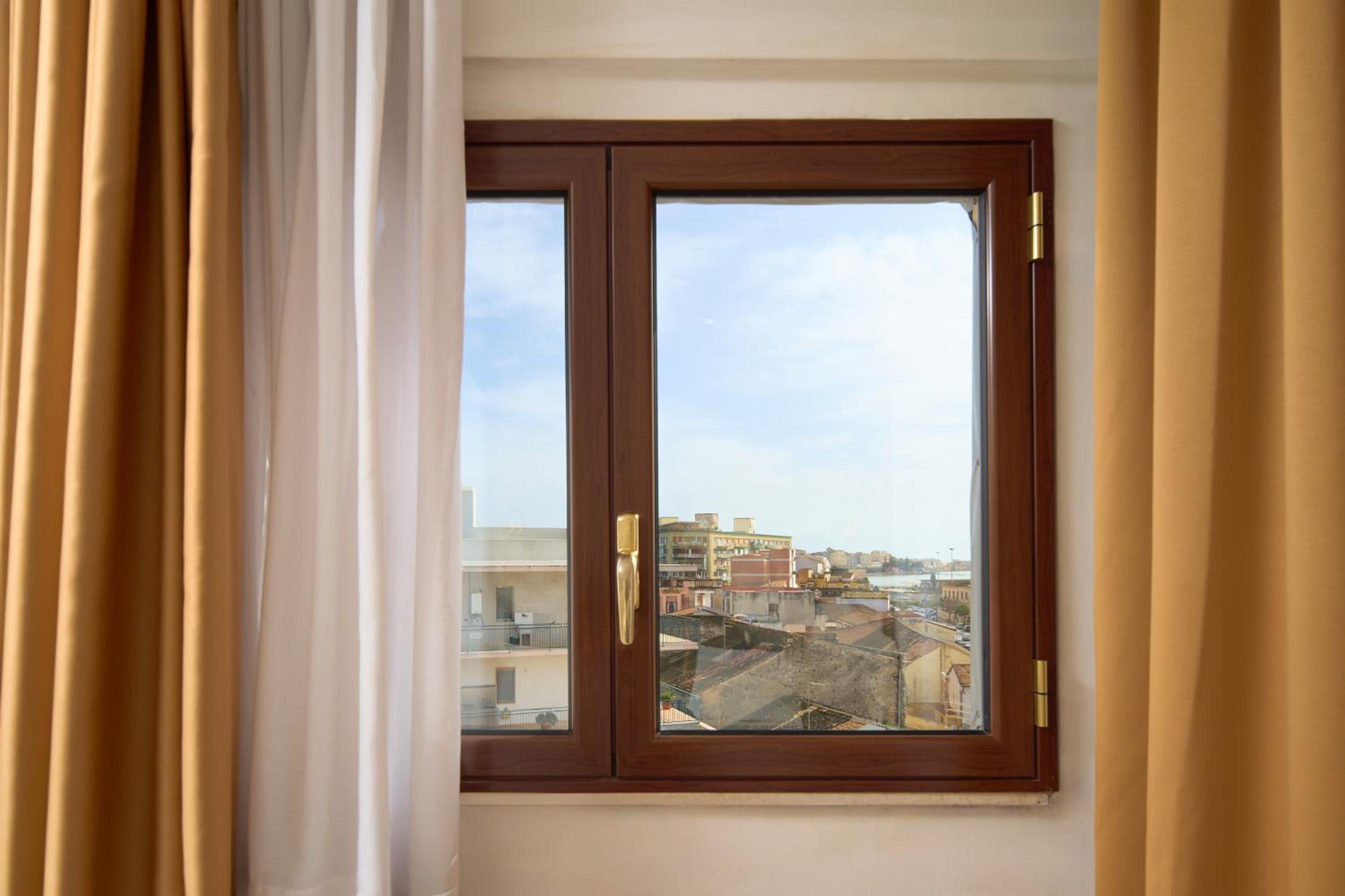 Double Room with Sea View - Photo 3