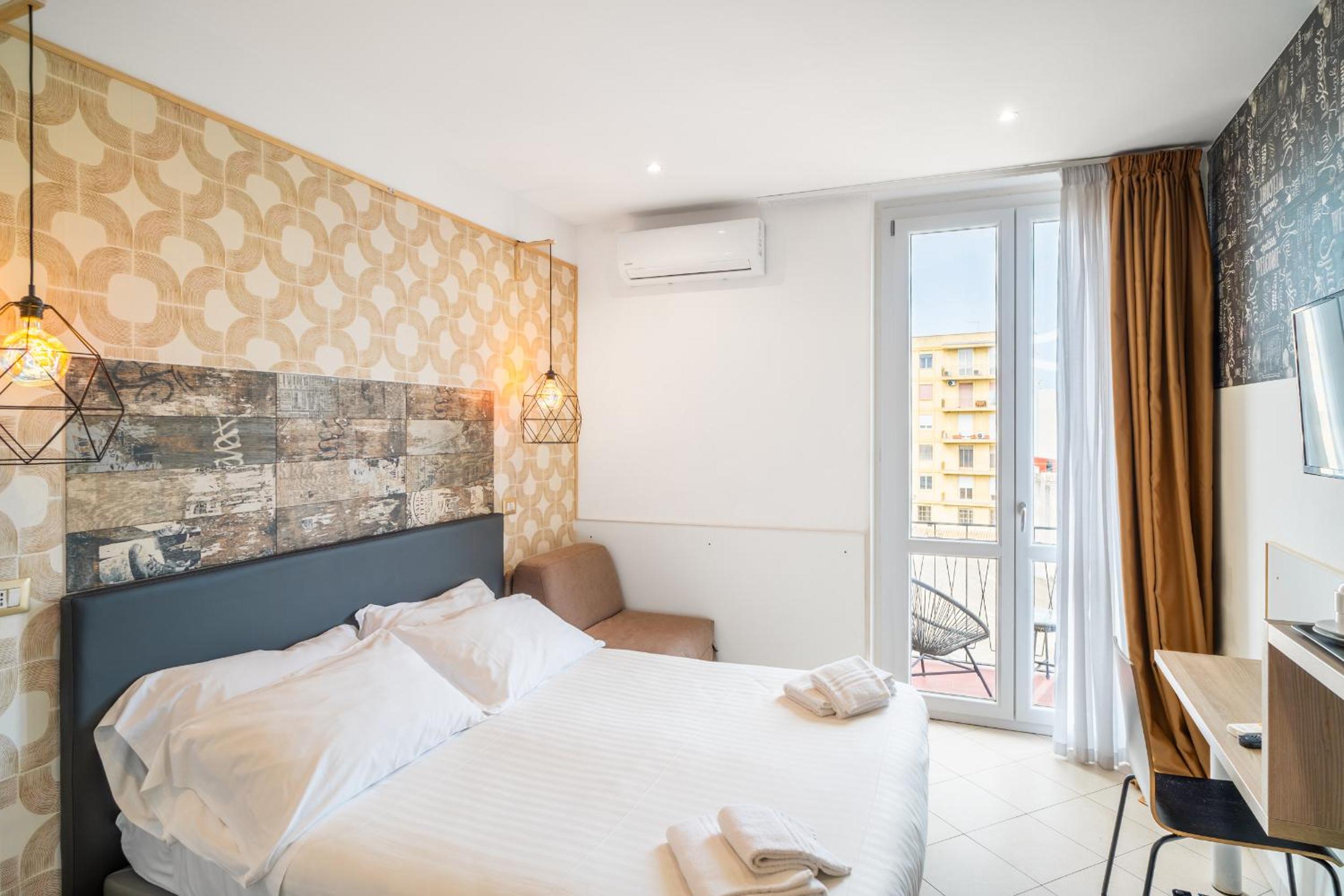 Double Room with Balcony - Photo 1