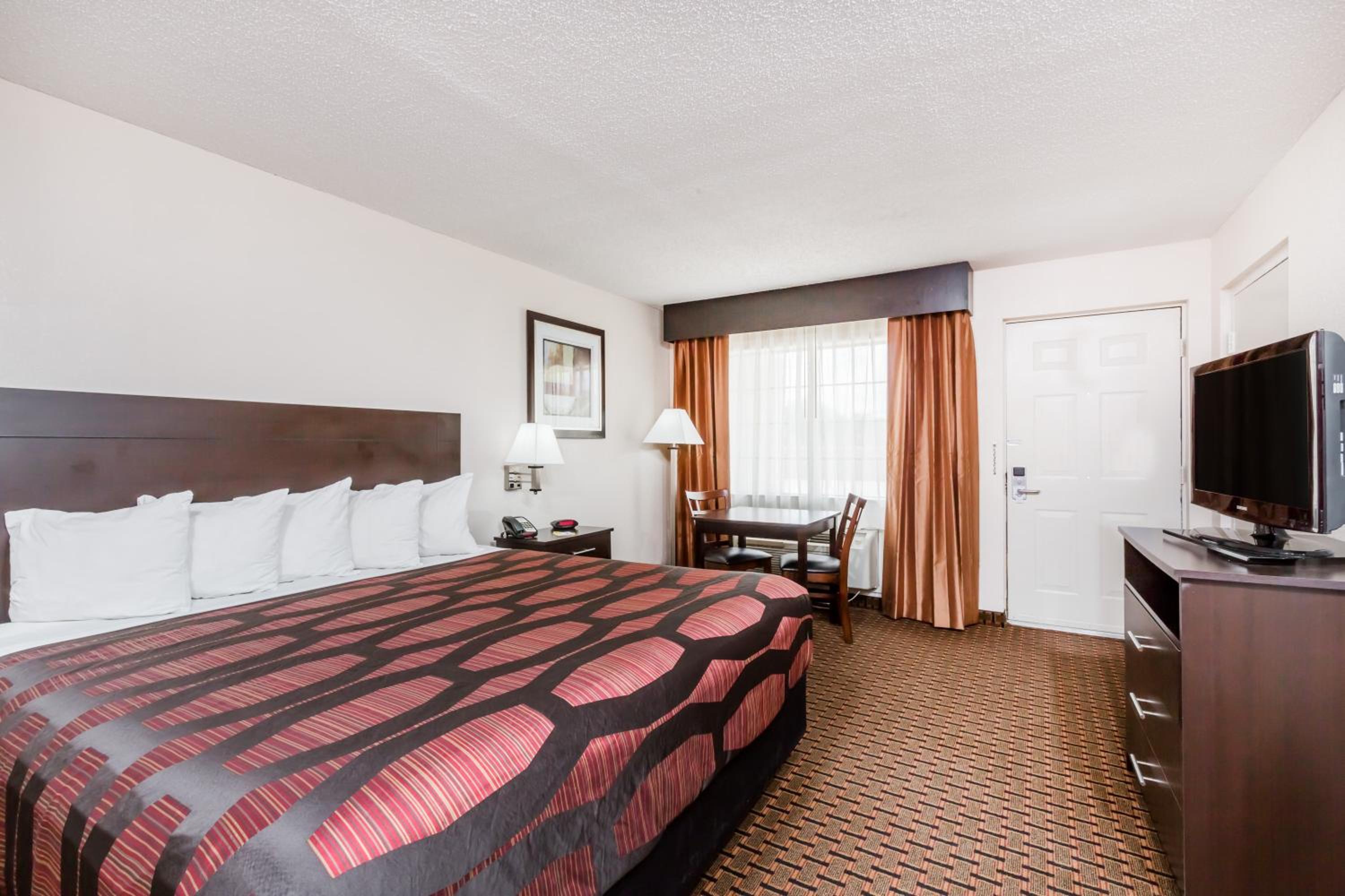 King Room - Disability Access - Non-Smoking - Photo 2