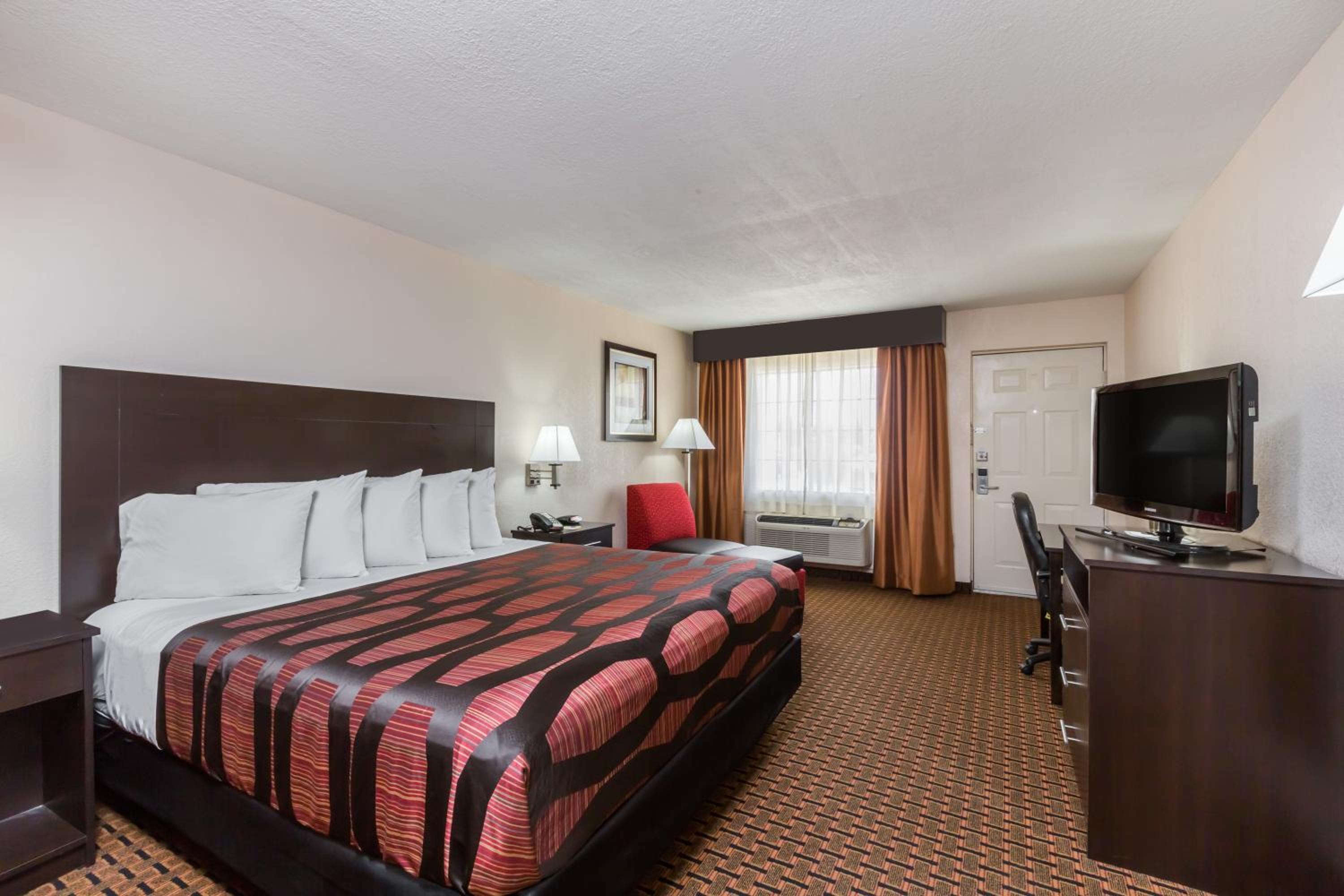 King Room - Non-Smoking - Photo 3