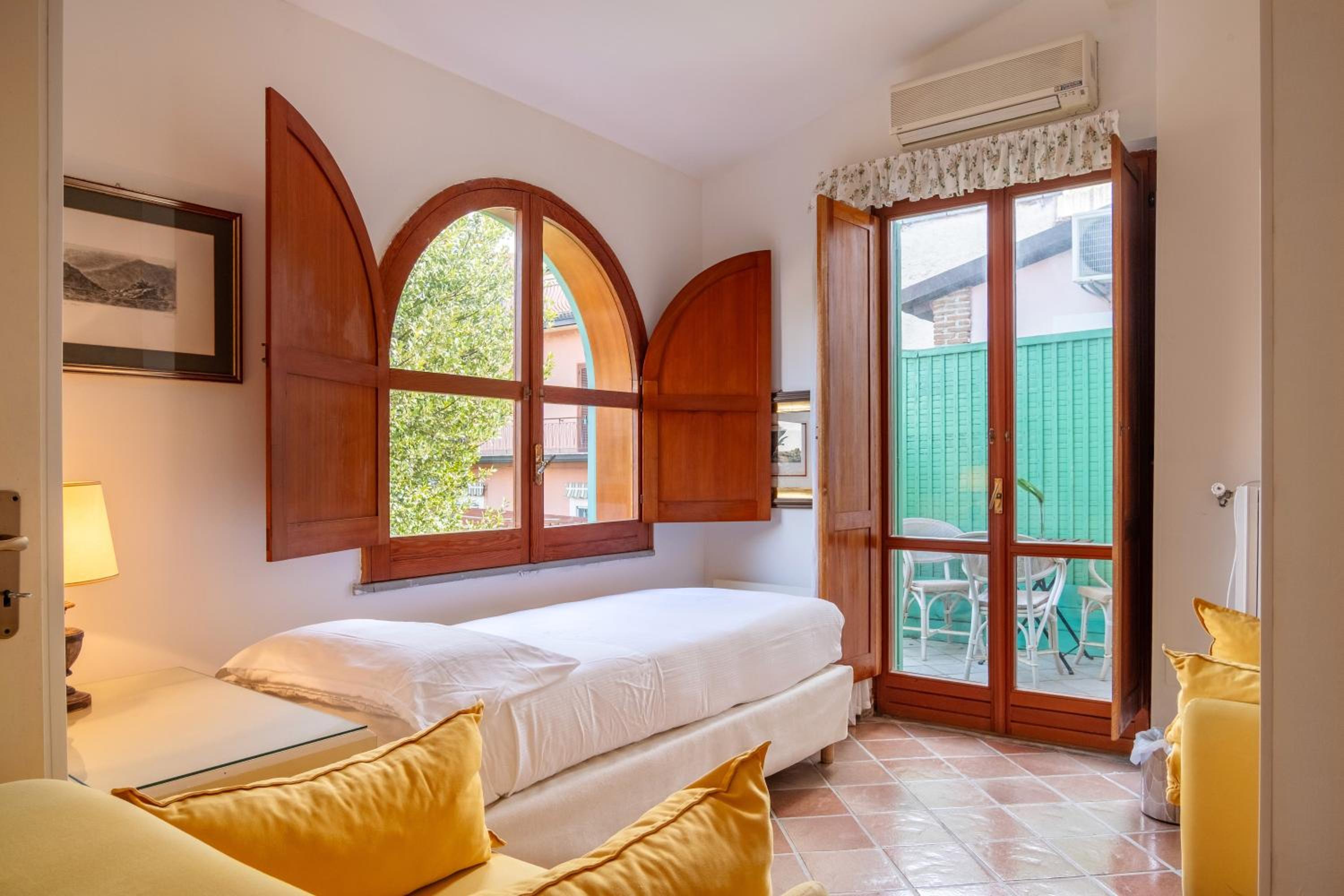Deluxe Double Room with Extra Bed