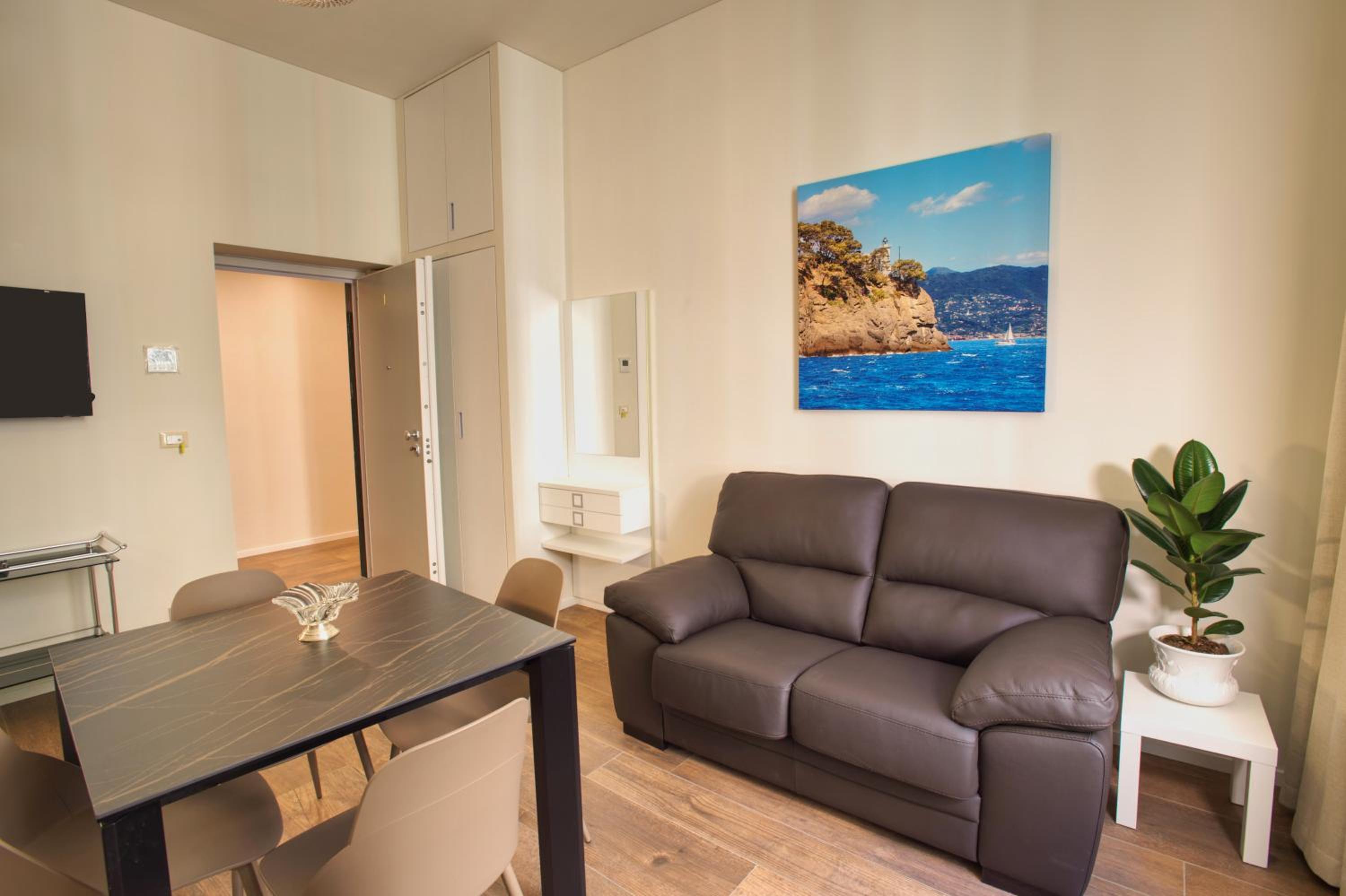 One-Bedroom Deluxe Apartment