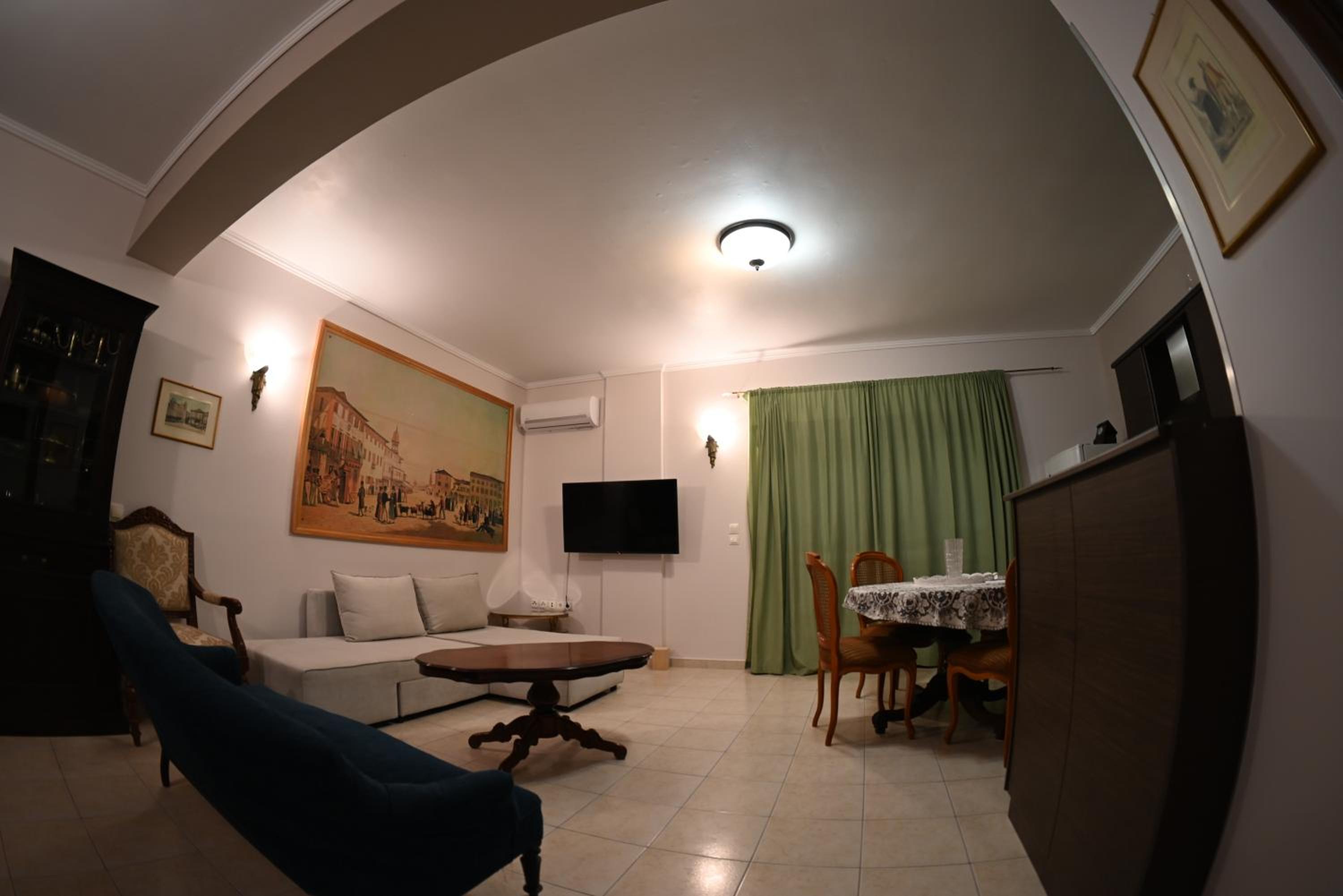 Classic Apartment photo 1