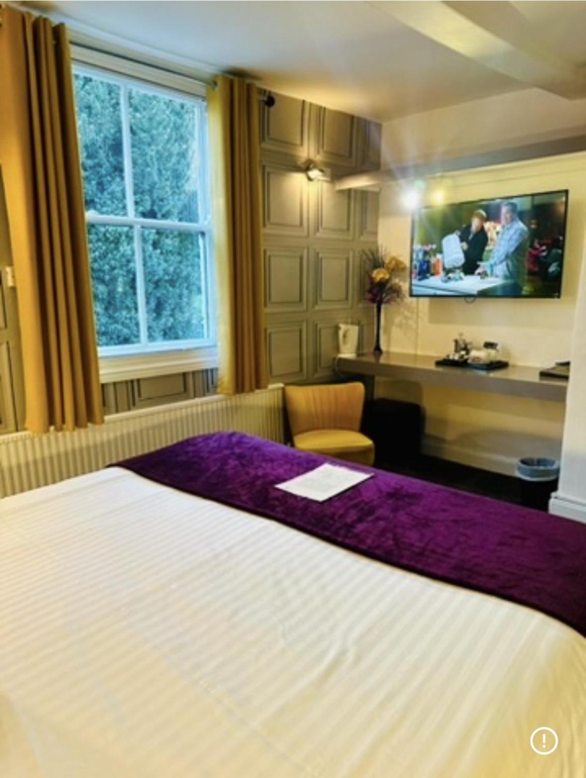 Deluxe King Suite photo 3