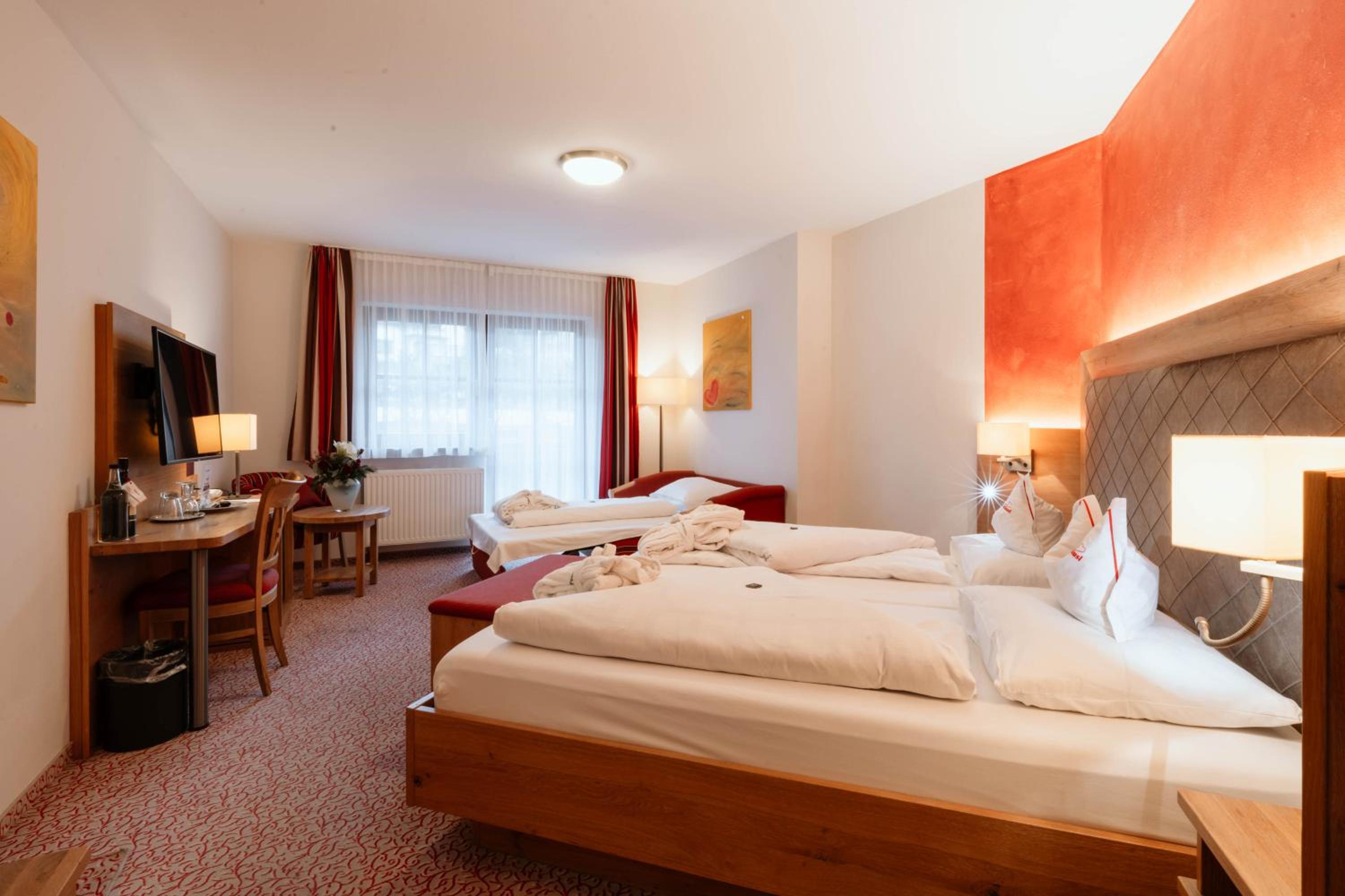 Quadruple Room with Balcony photo 3