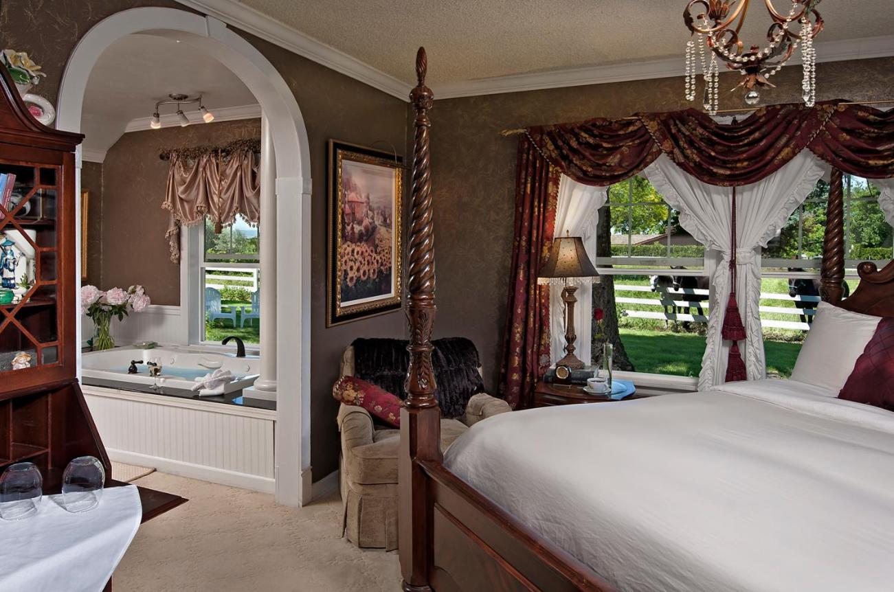 Suite with Spa Bath photo 1