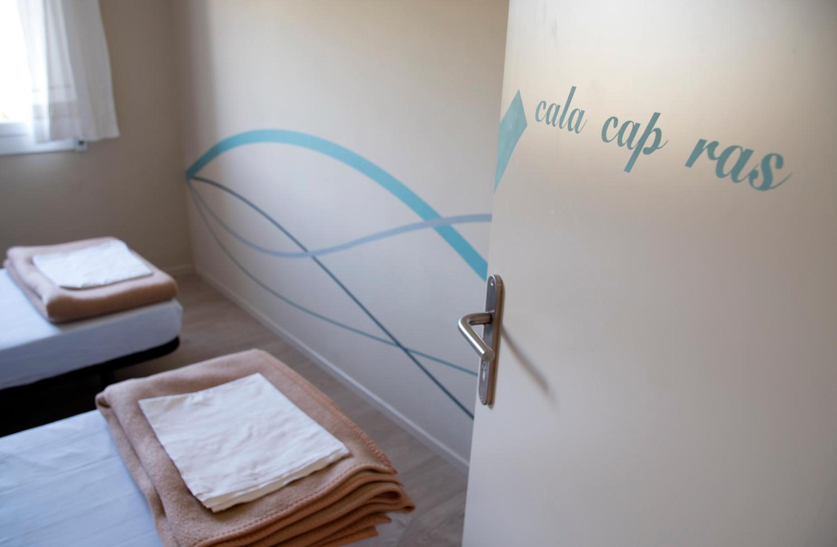 Twin Room with Shared Bathroom photo 3