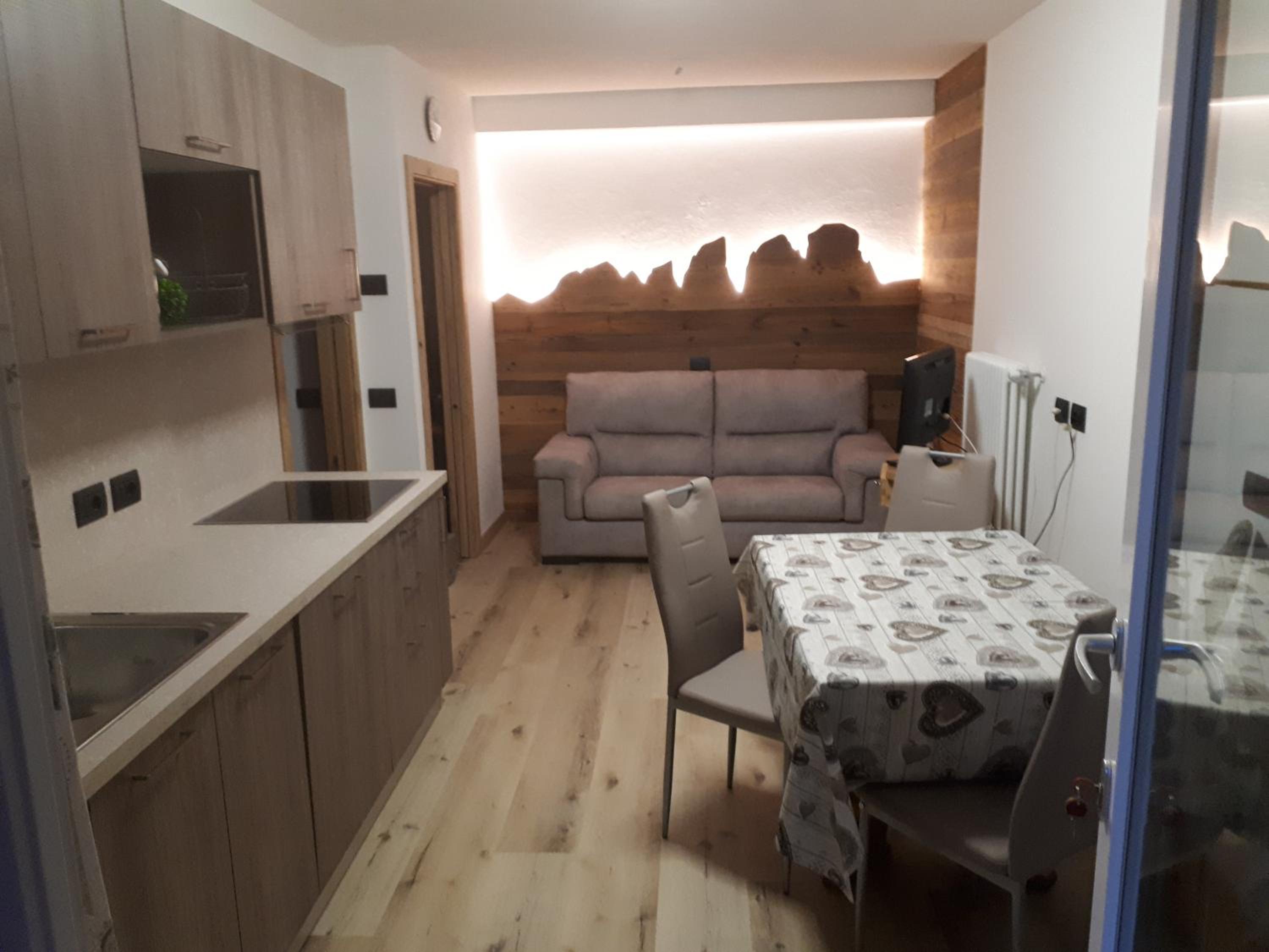 One-Bedroom Loft Apartment with Balcony photo 3