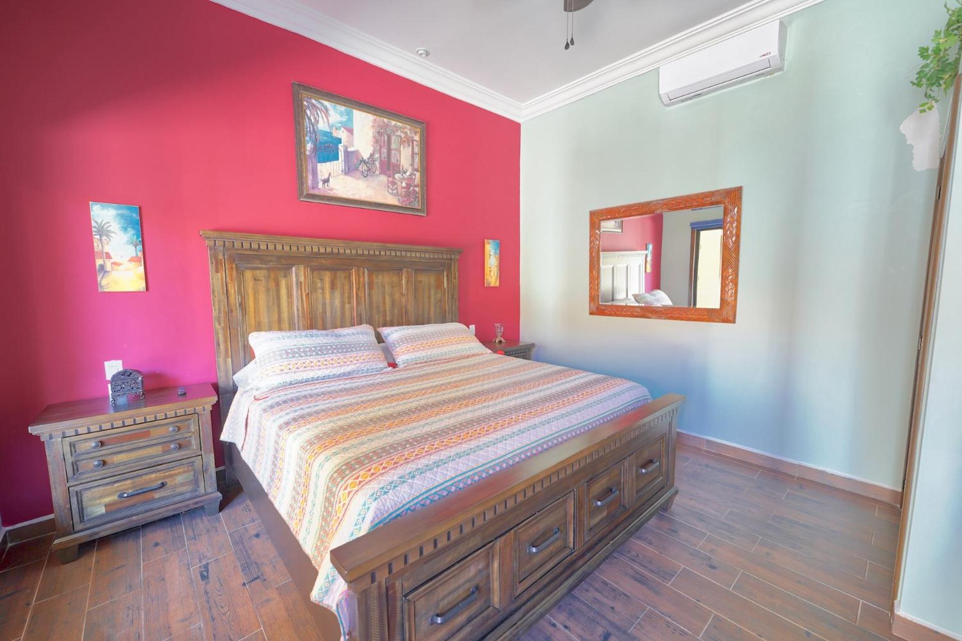 Six-Bedroom House photo 2