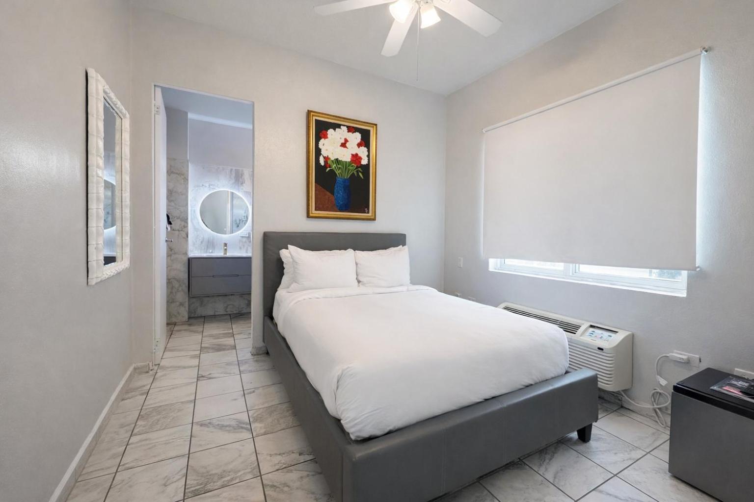 Coastal Compact Room photo 2