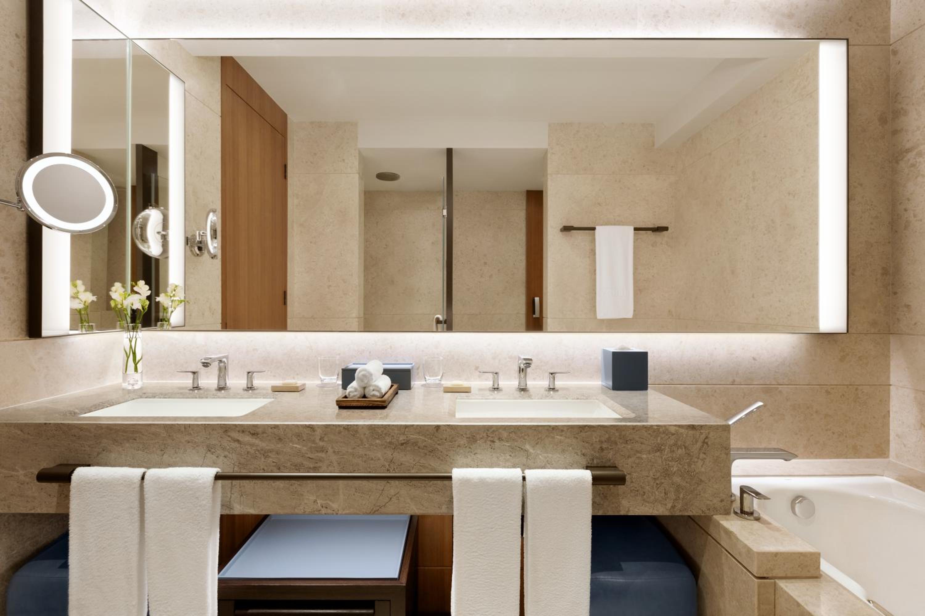 Questers Premier Sea View Family Room-Playhouse with slide for kids under 1meter