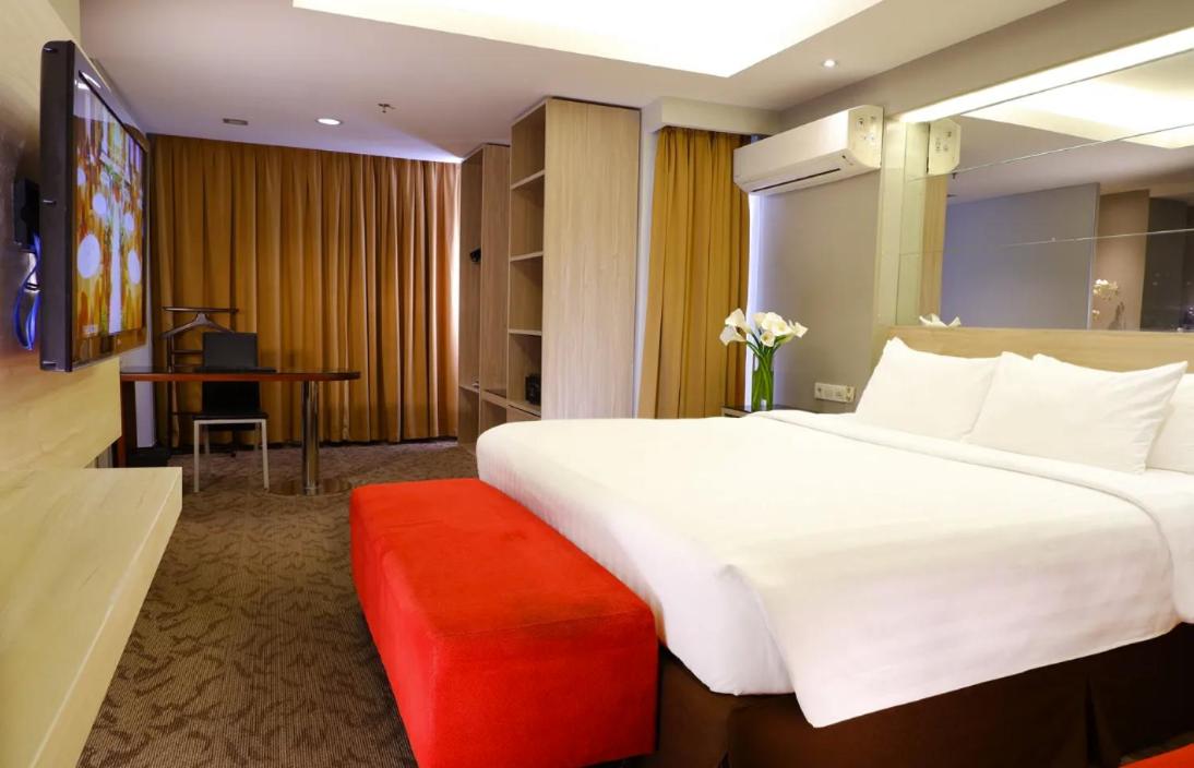 Executive Suite - Photo 3