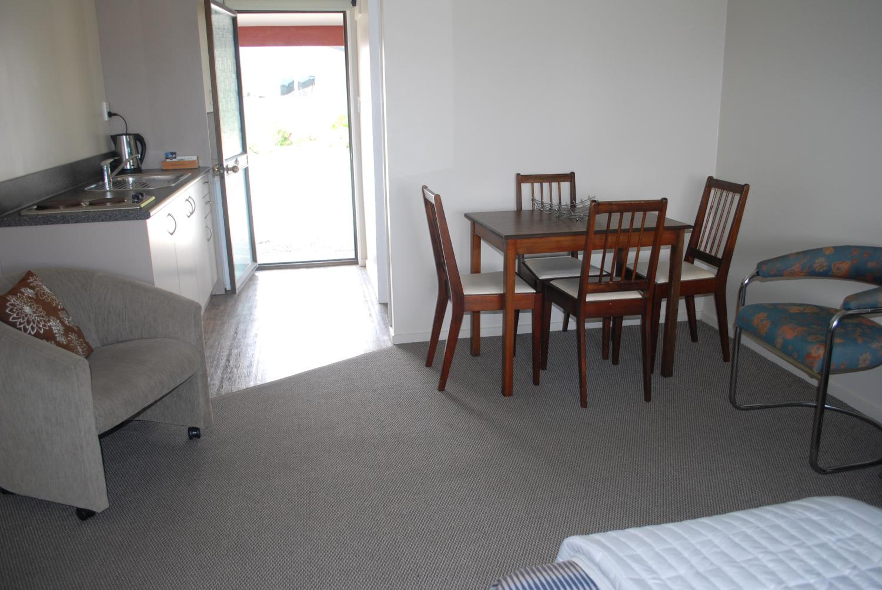 Family Room with Private Bathroom photo 3