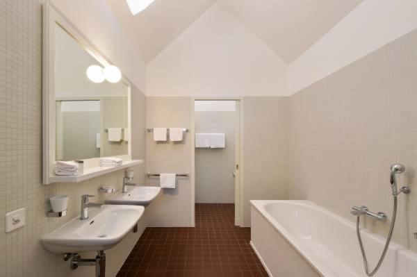 Junior Suite with Garden View photo 3