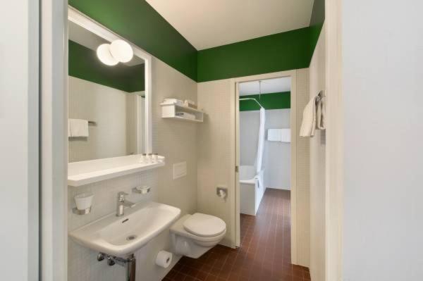 Standard Double Room photo 3
