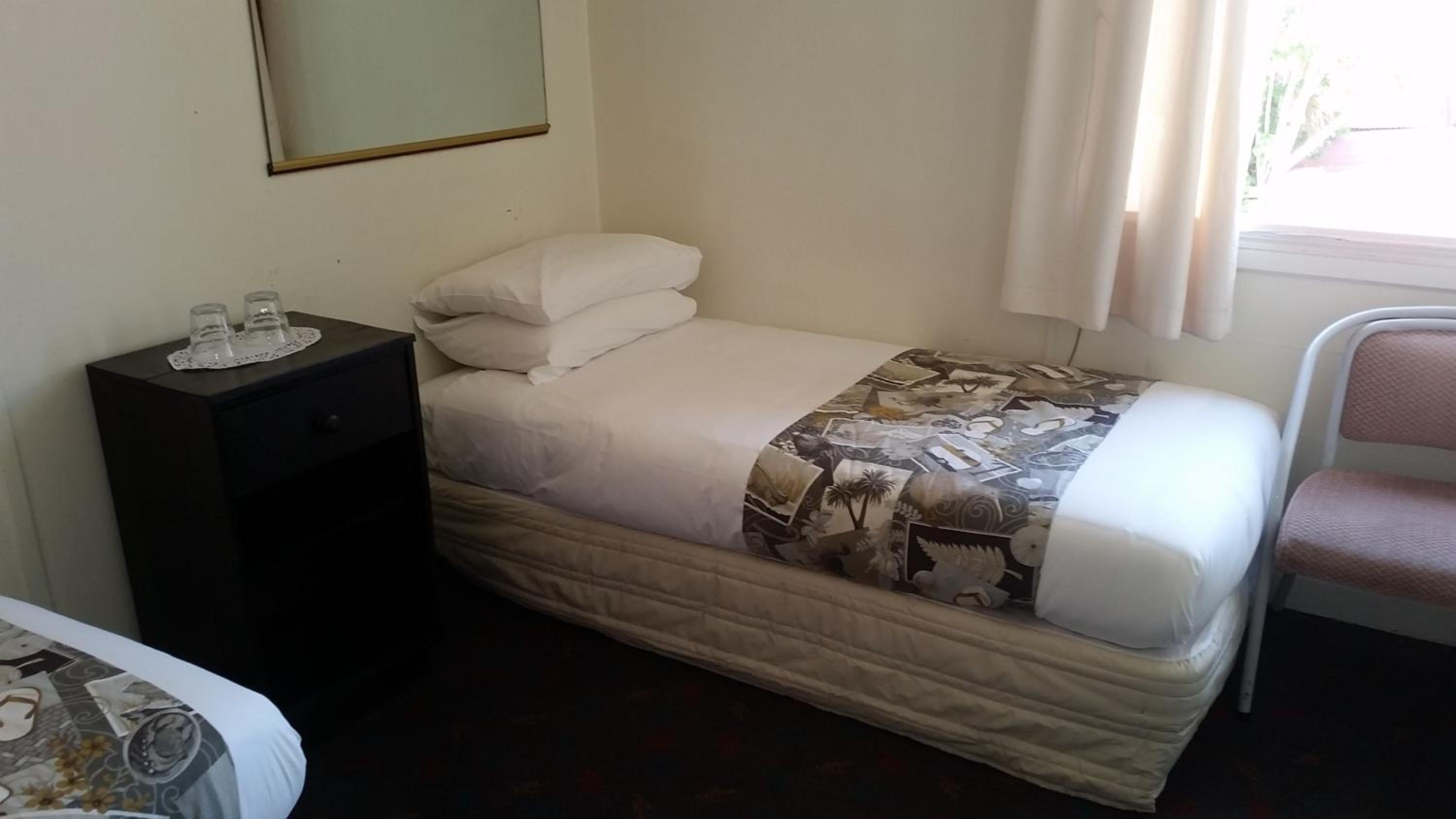 Twin Room with Private Bathroom photo 1