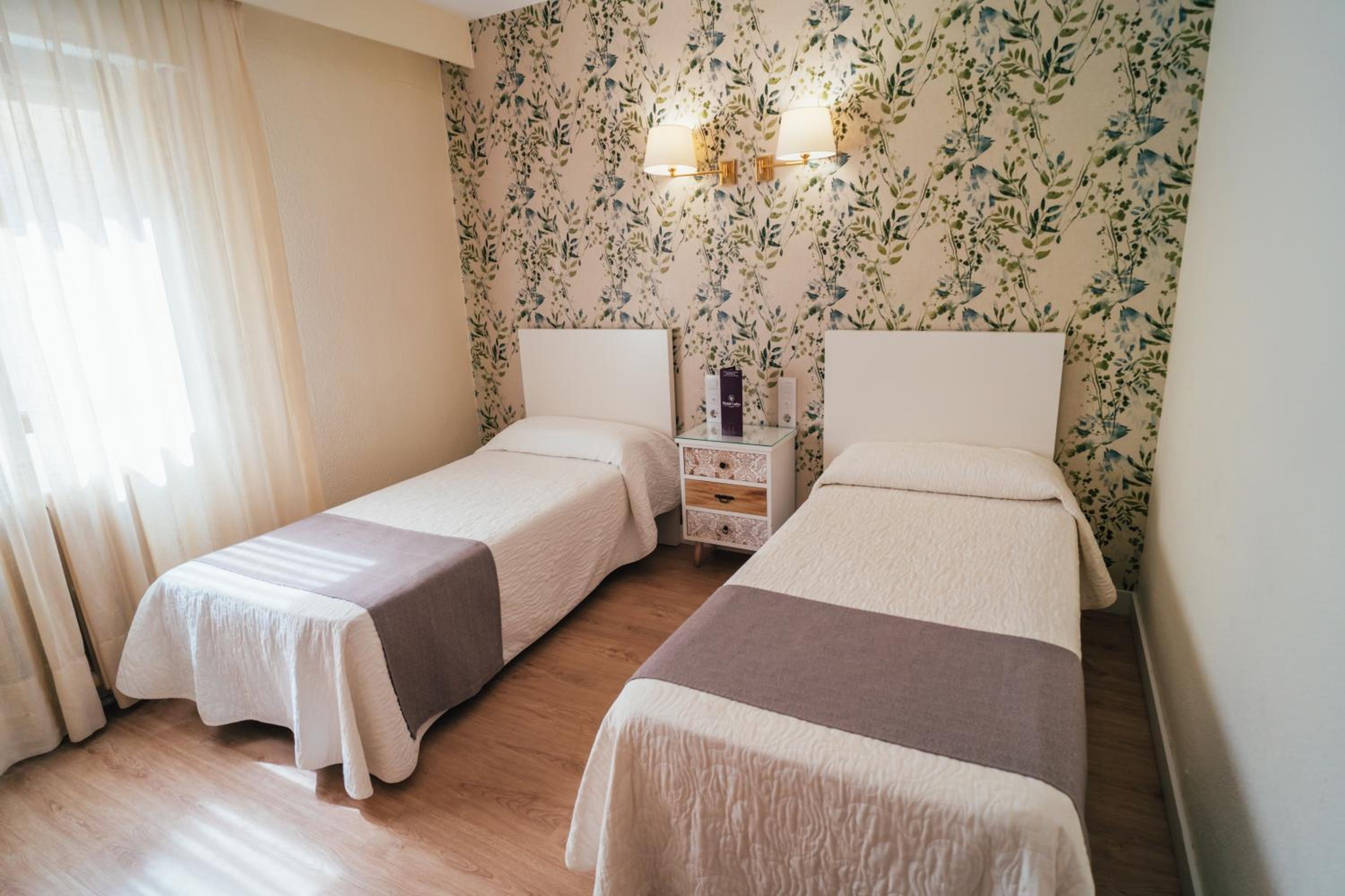 Superior Twin Room - Photo 4