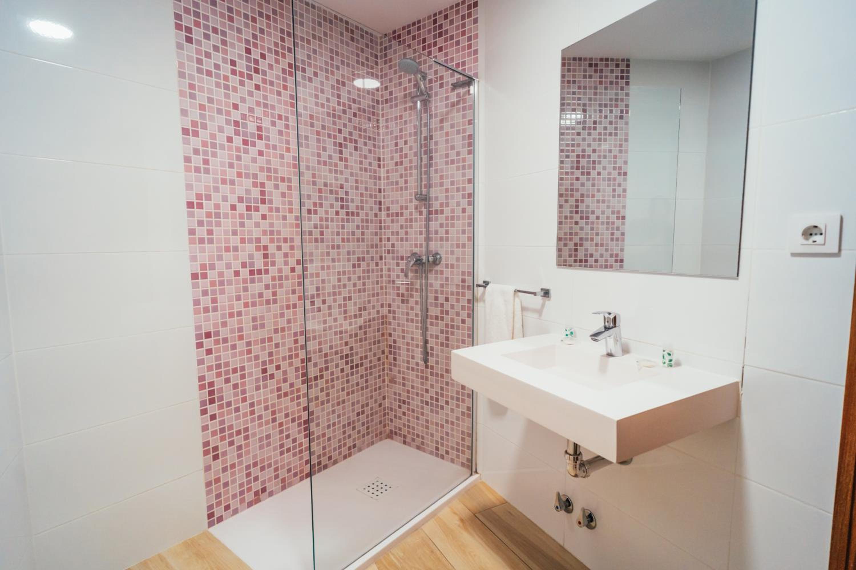 Superior Twin Room - Photo 11