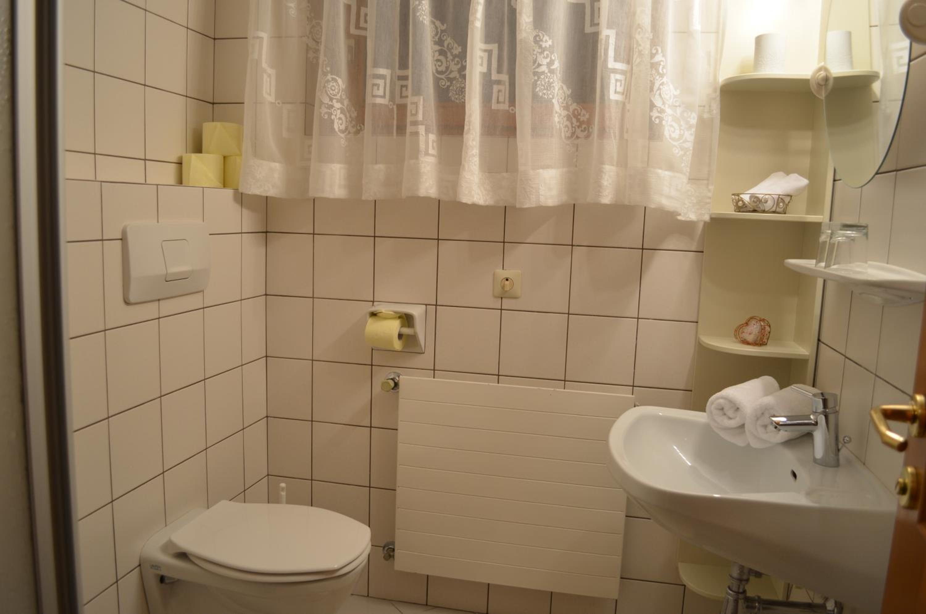 One-Bedroom Apartment - Photo 6