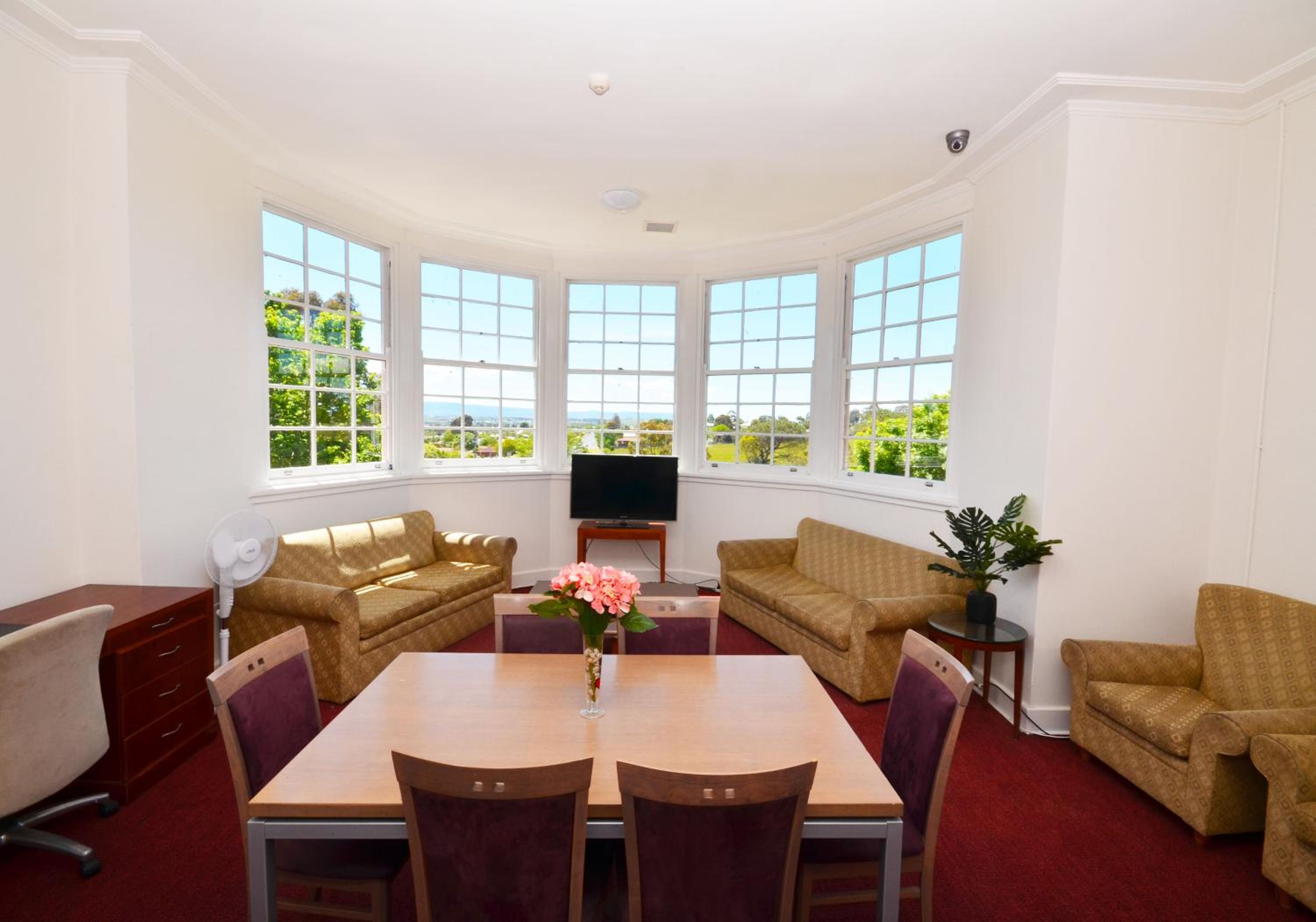 Family Room with Mountain View photo 1
