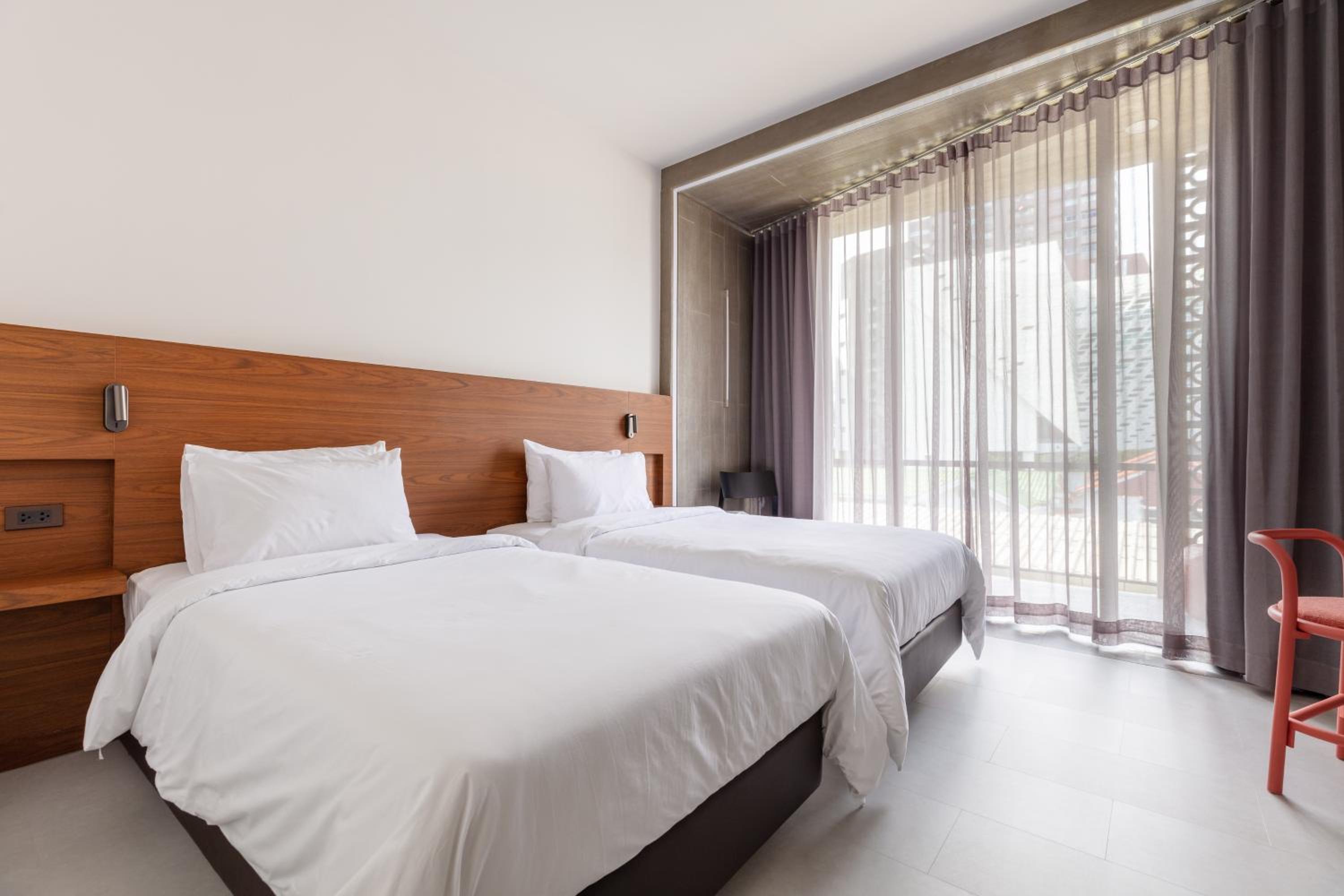 Reno Deluxe (Twin Bed)