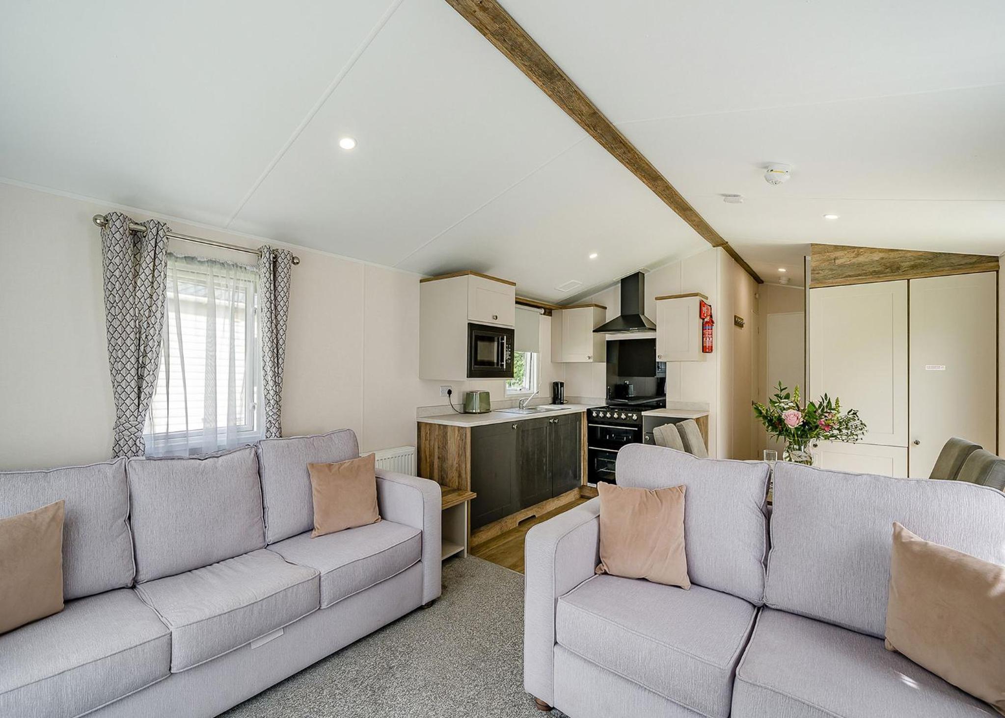 Mobile Home 5 photo 3