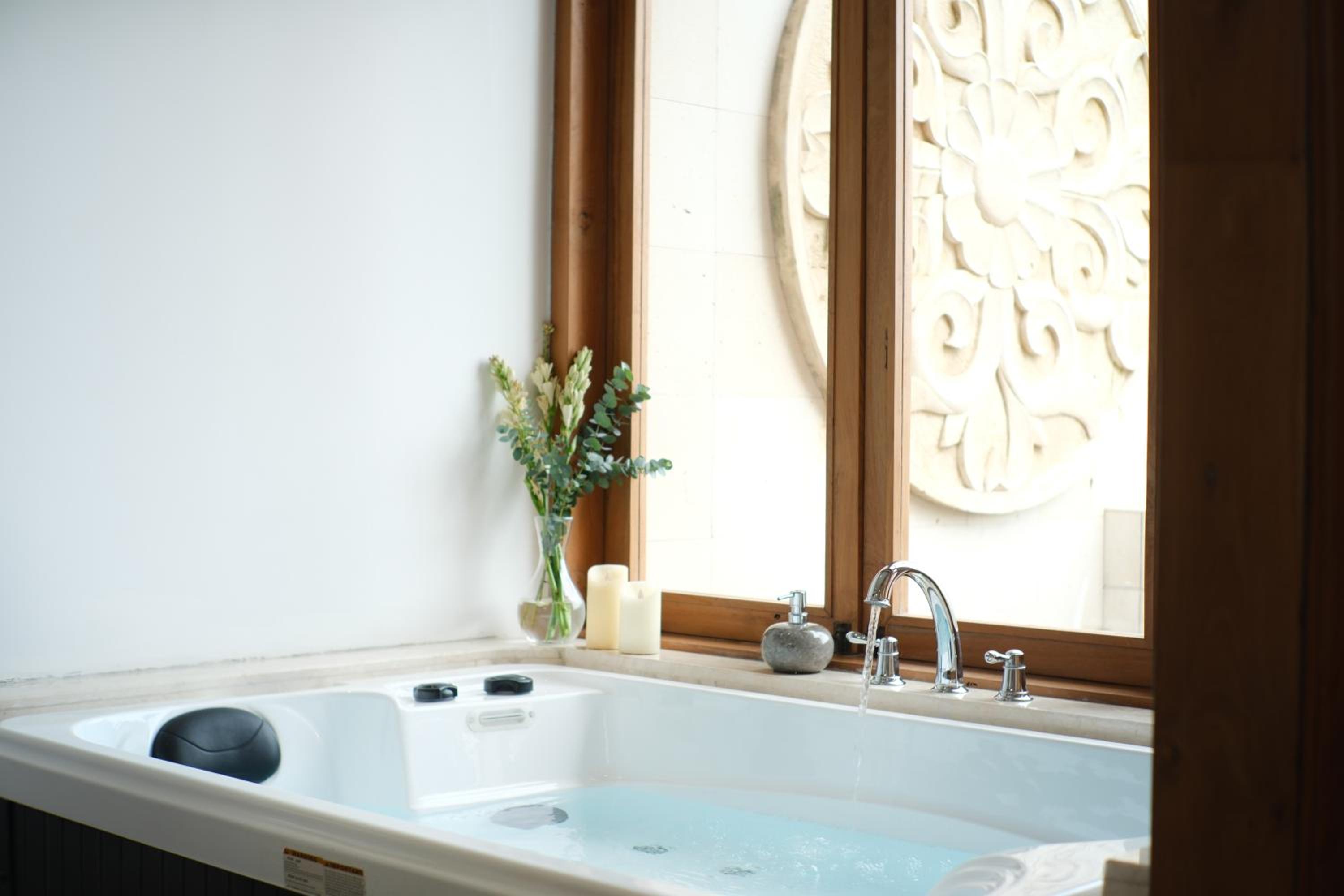 Junior Suite with Balcony - Photo 6