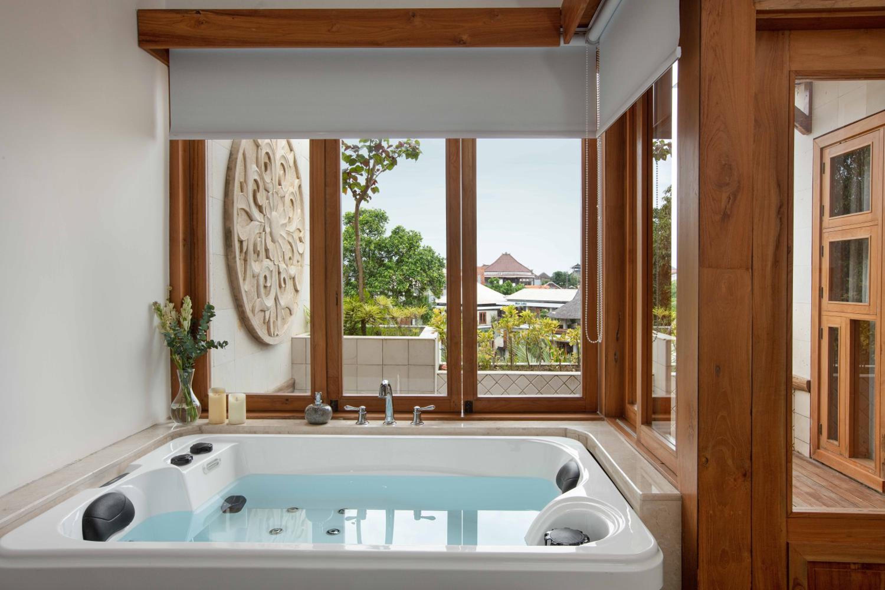 Junior Suite with Balcony - Photo 2