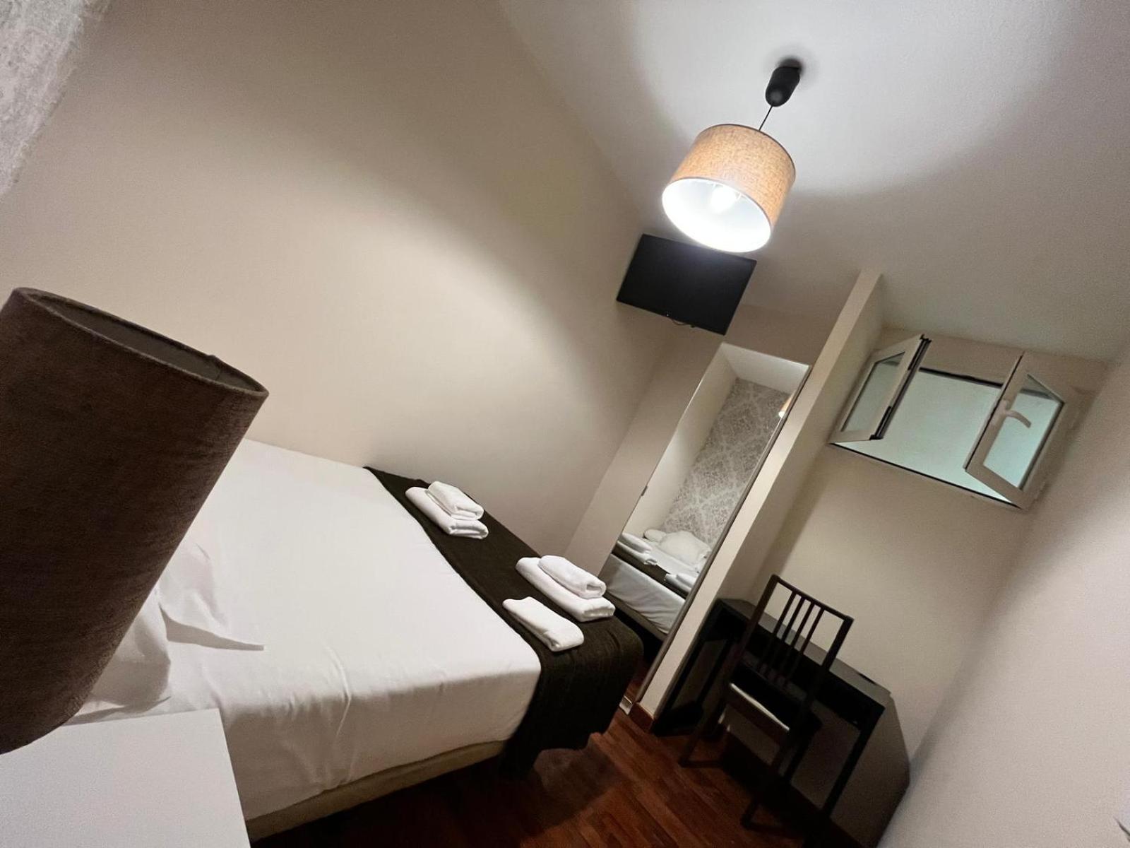 Double Room with Shared Bathroom photo 3