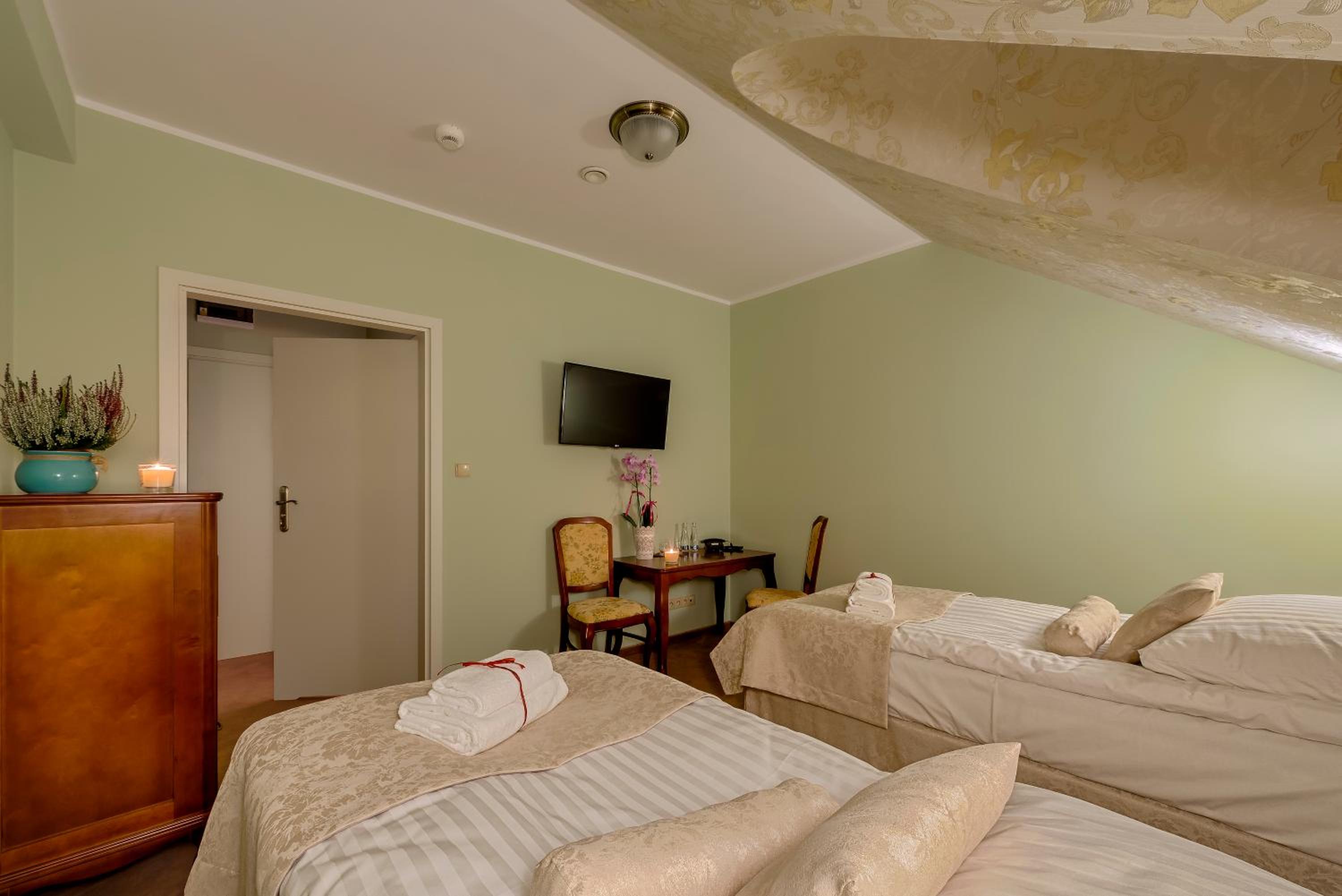 Double or Twin Room - Photo 3