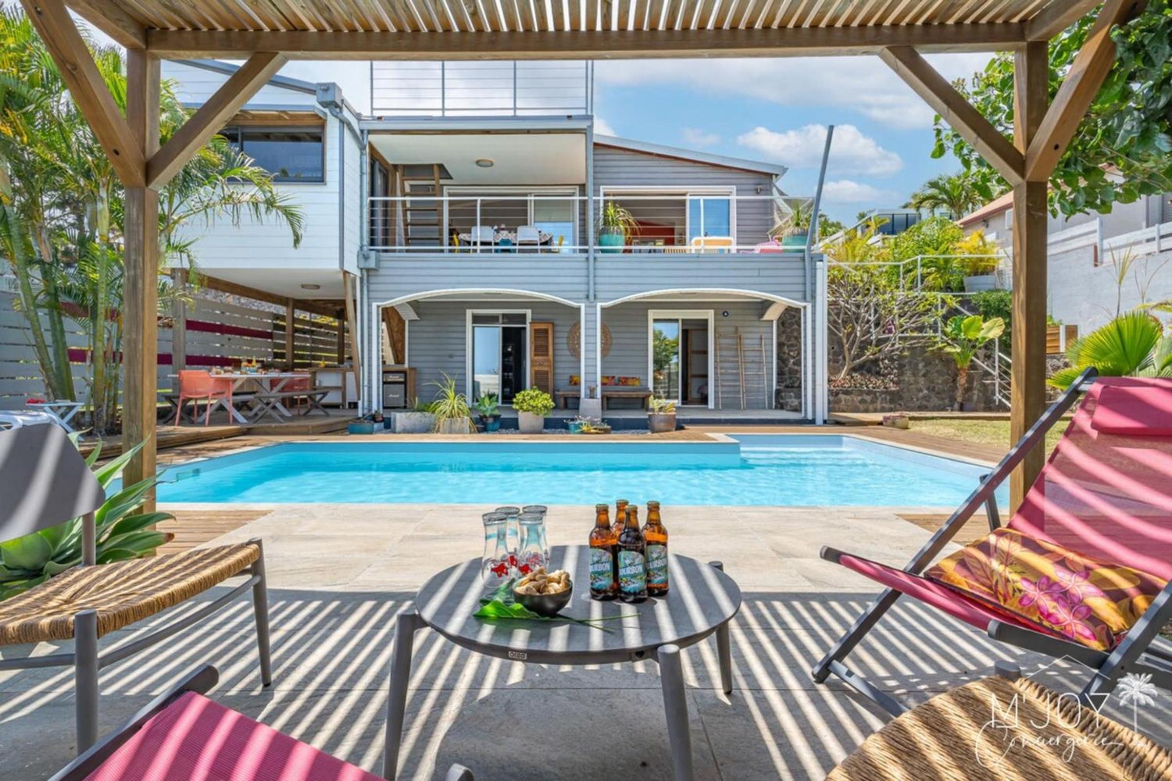 Four-Bedroom House photo 2