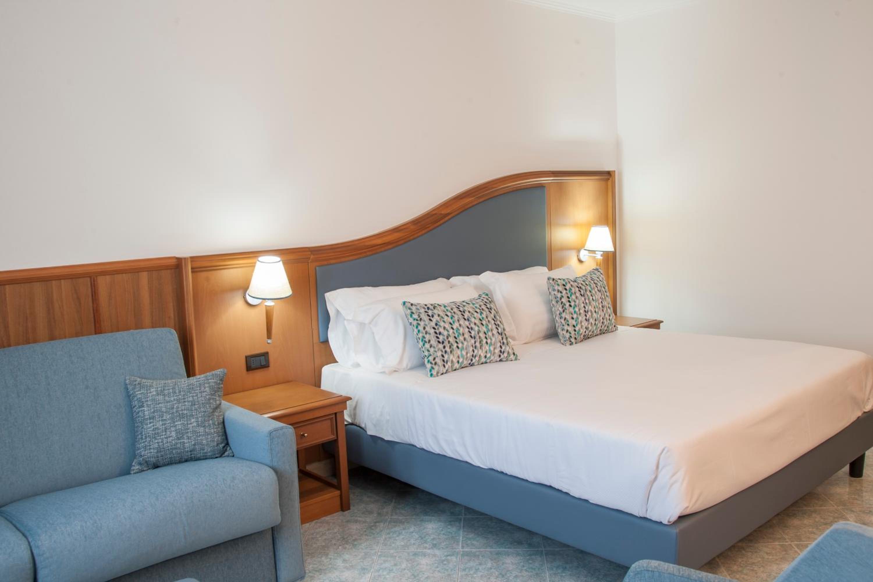 Classic Triple Room photo 2