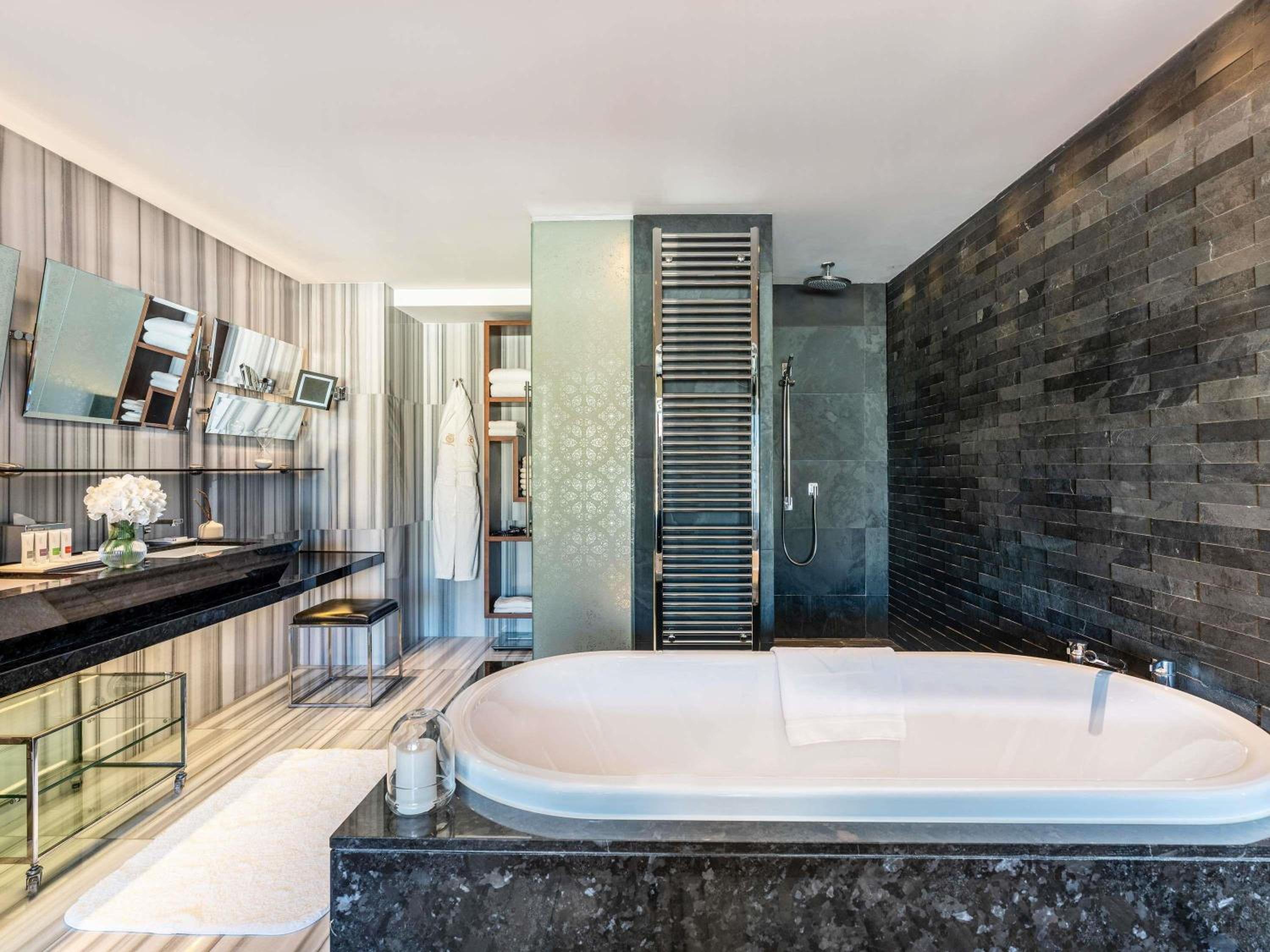 Residence One-Bedroom Bosphorus View thumbnail 5