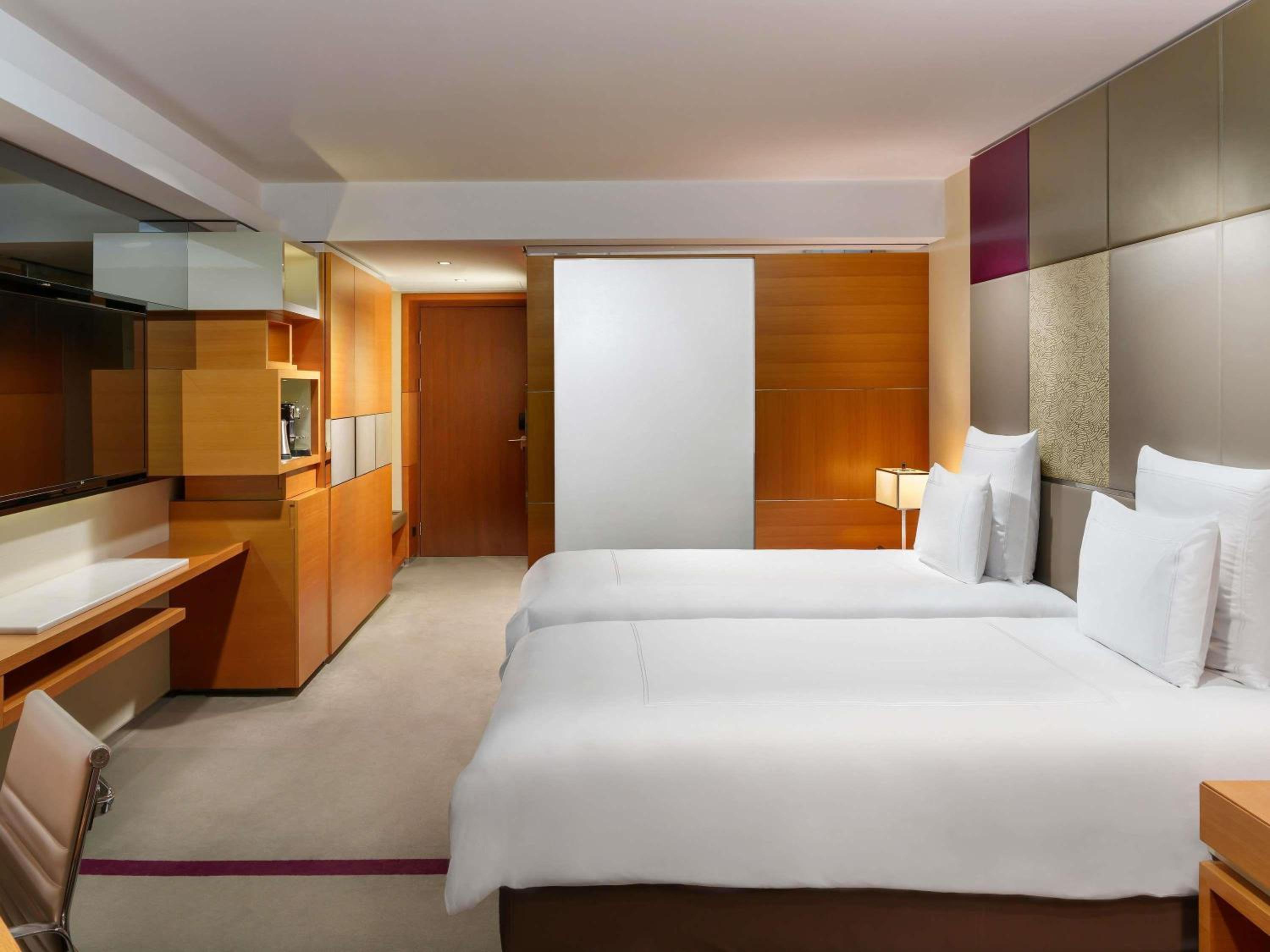 Executive Twin Room thumbnail 6