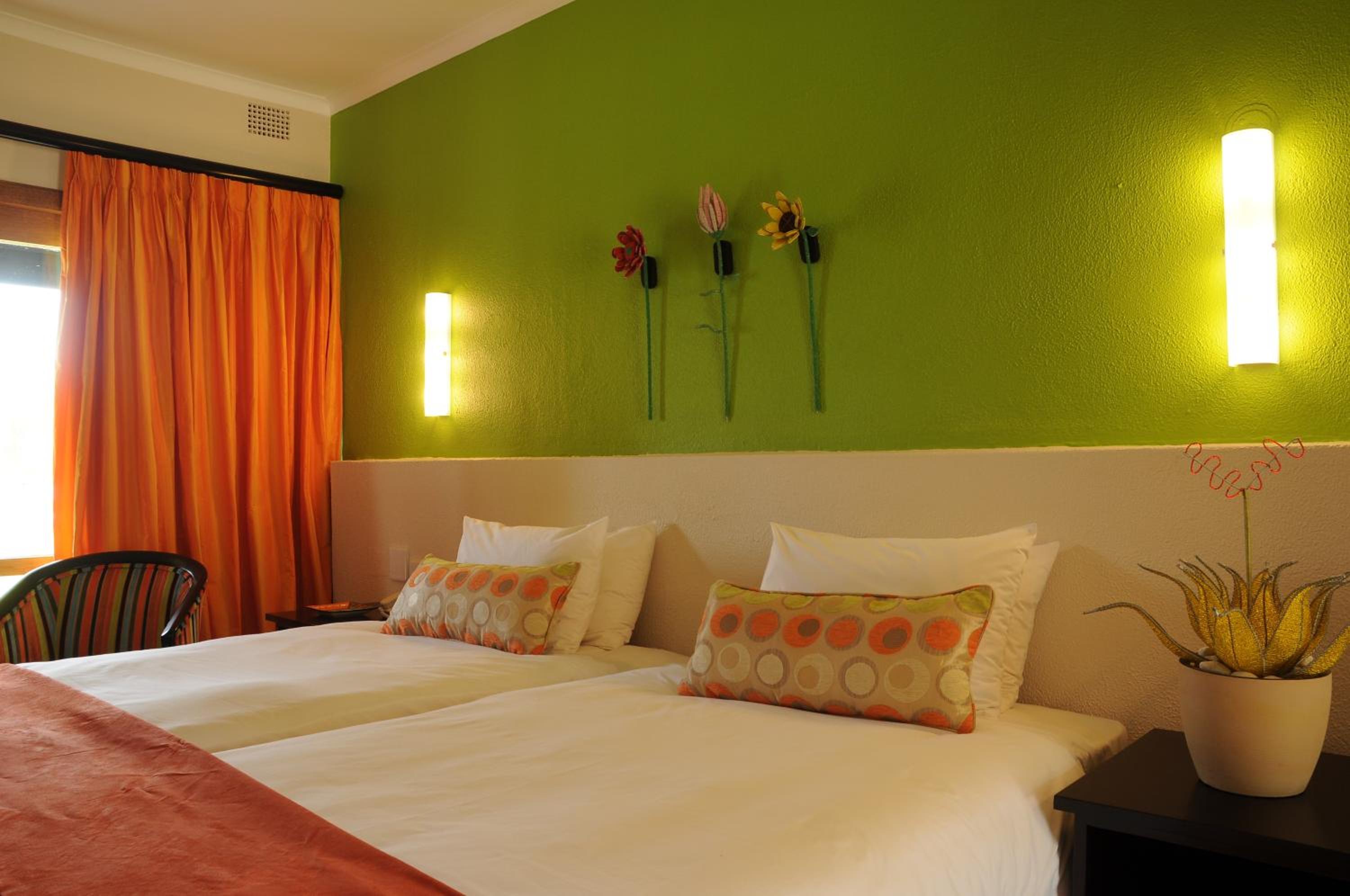 Standard Room with twin beds - Photo 1