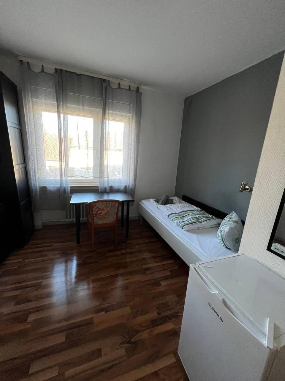 Single Room photo 3