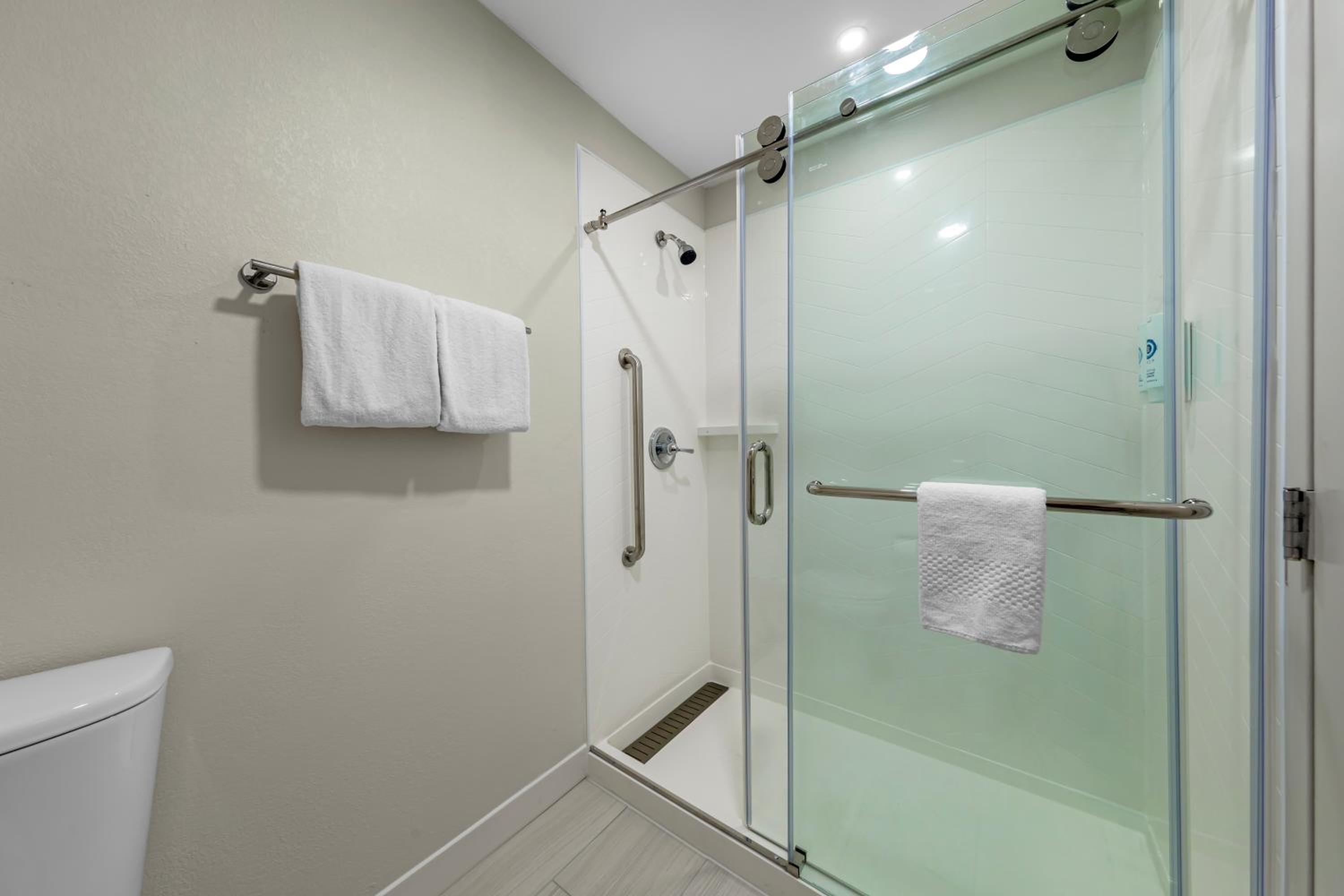 King Suite - Non Smoking - Photo 2