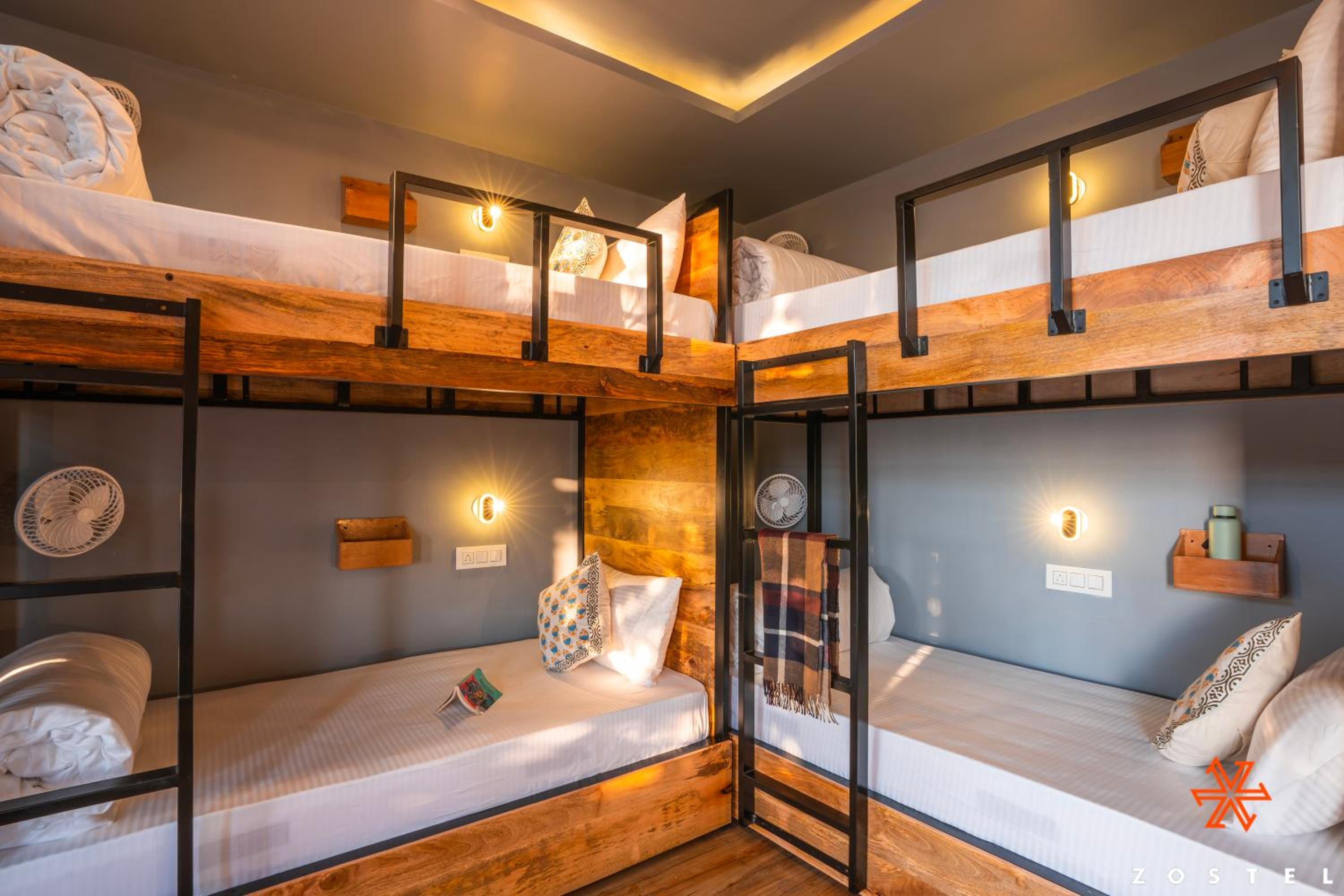 1 Person in 8-Bed Deluxe Dormitory (with Balcony) - Mixed