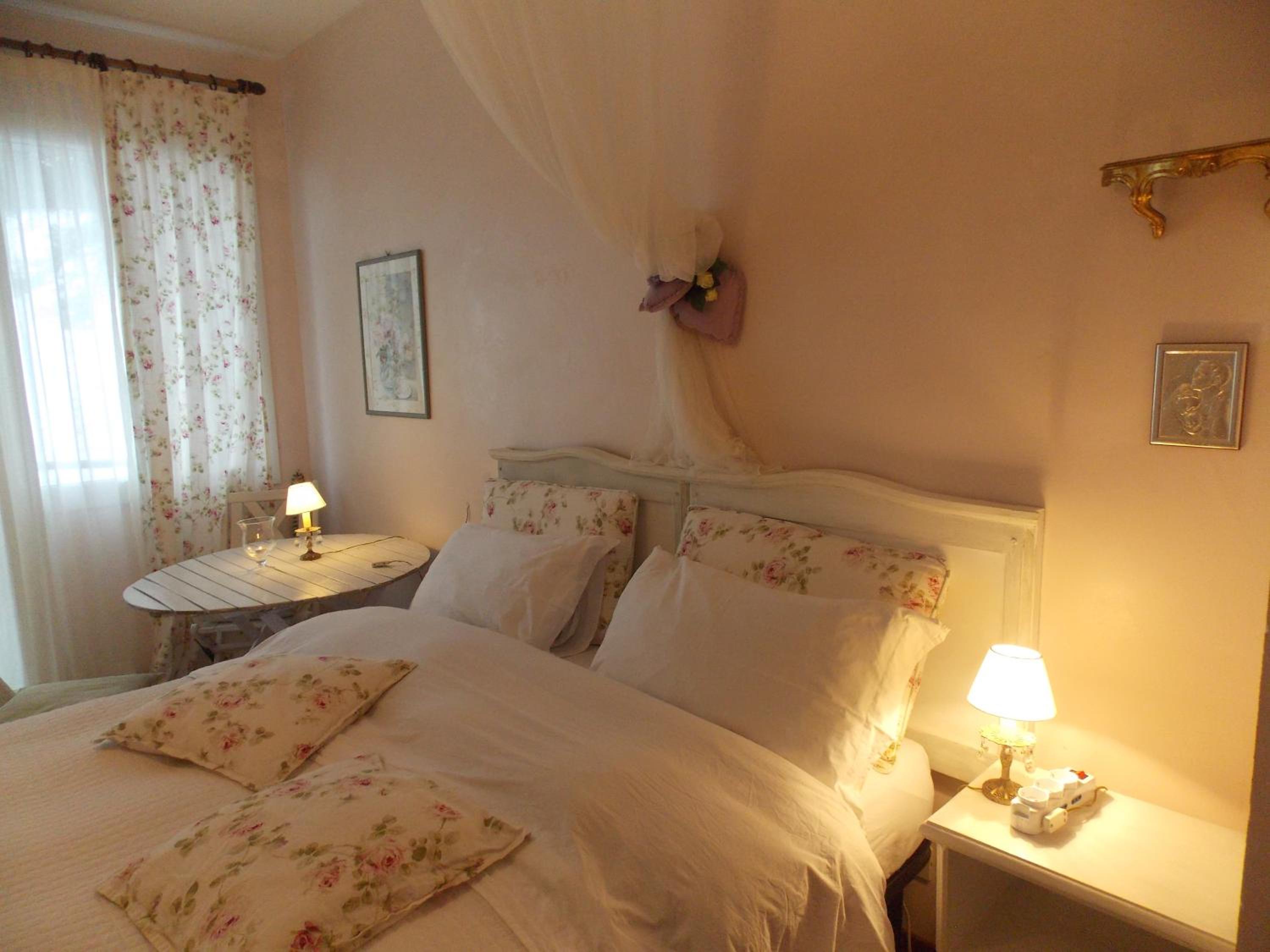 Large Double Room with Balcony photo 2